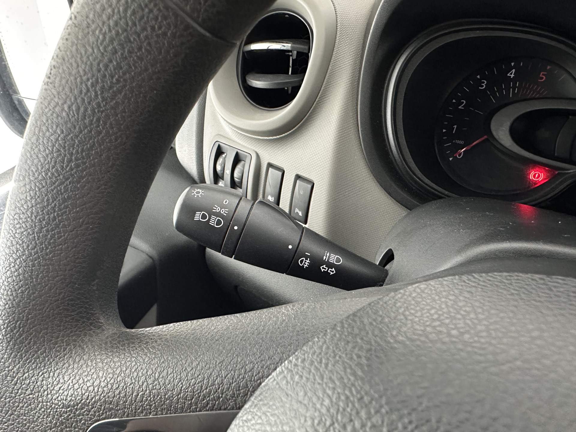 Renault Trafic 1.6 dCi T29 L1H1 Comfort-Pack *NAVI-FULLMAP | AIRCO | CRUISE | 3-PERS | PDC | 1.260 Kg-Cargo-Capacity*