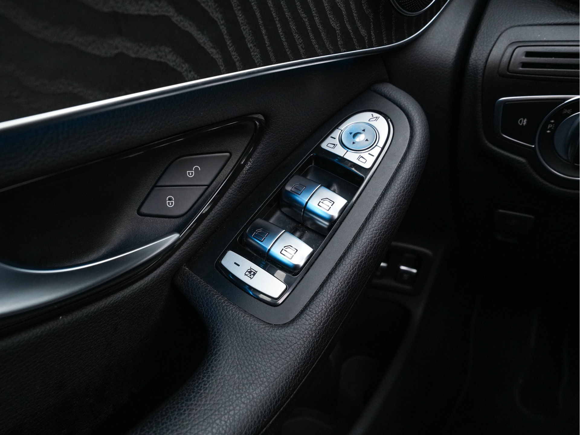 Mercedes-Benz GLC-klasse Coupé 350 d 4Matic AMG-Sportpack Premium Plus Aut. *PANO | LEATHER | FULL-LED |  NAVI-FULLMAP | ECC | CAMERA | PDC | SHIFT-PADDLES | CRUISE | AMBIENT-LIGHT | TOWBAR | HEATED-SPORTSEATS | PRIVACY-GLASS | 20"ALU*