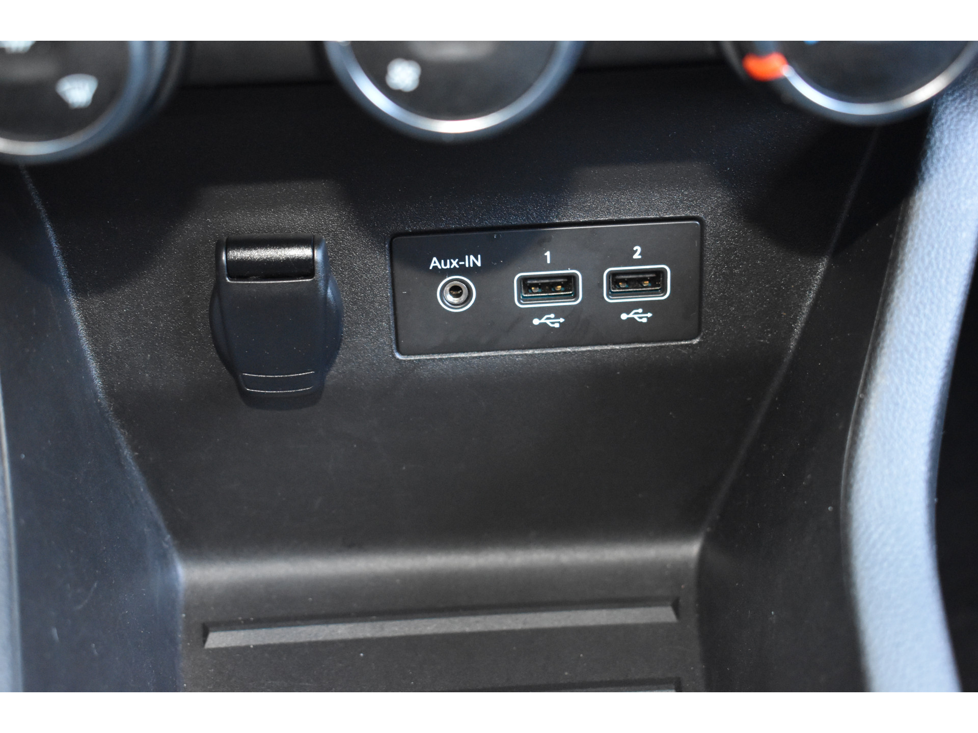 Renault Clio 1.0 TCe Bi-Fuel Zen G3 Gas dus super voordelig rijden 215,- per 3 maanden wegenbelasting Prijs incl. btw Gas kost 0,83 cent per liter