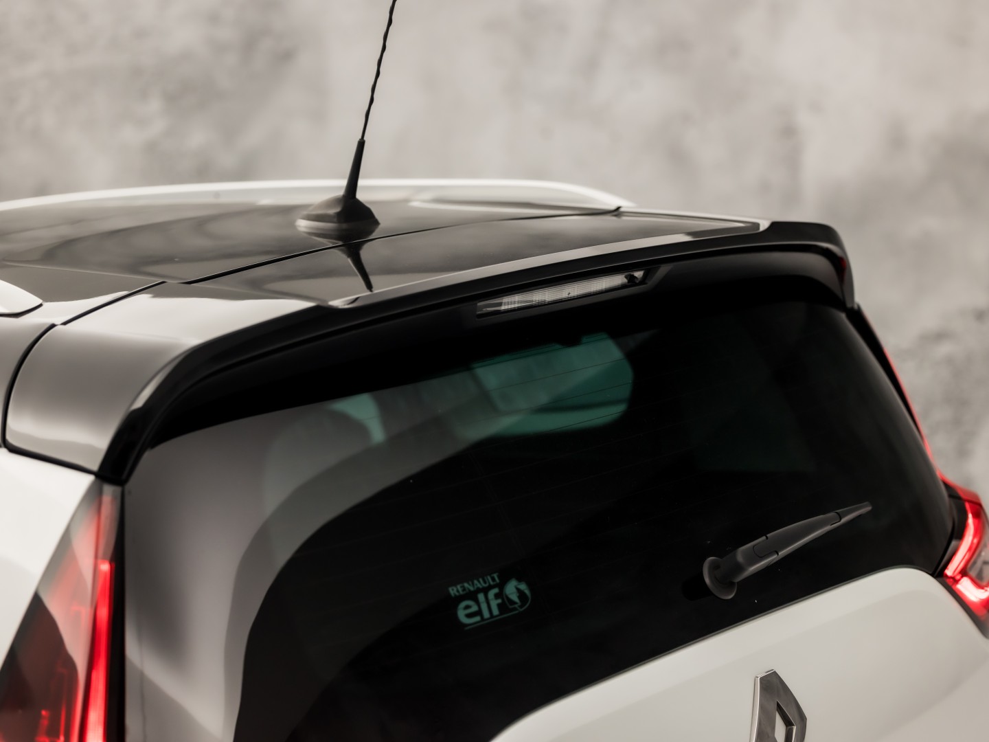 Renault Grand Scénic 1.3 TCe Bose 7 Persoons (PANORAMADAK, APPLE CARPLAY, GROOT NAVI, LEDER, SPORTSTOELEN, GETINT GLAS, BOSE AUDIO, CAMERA, NIEUWE APK, NIEUWSTAAT)
