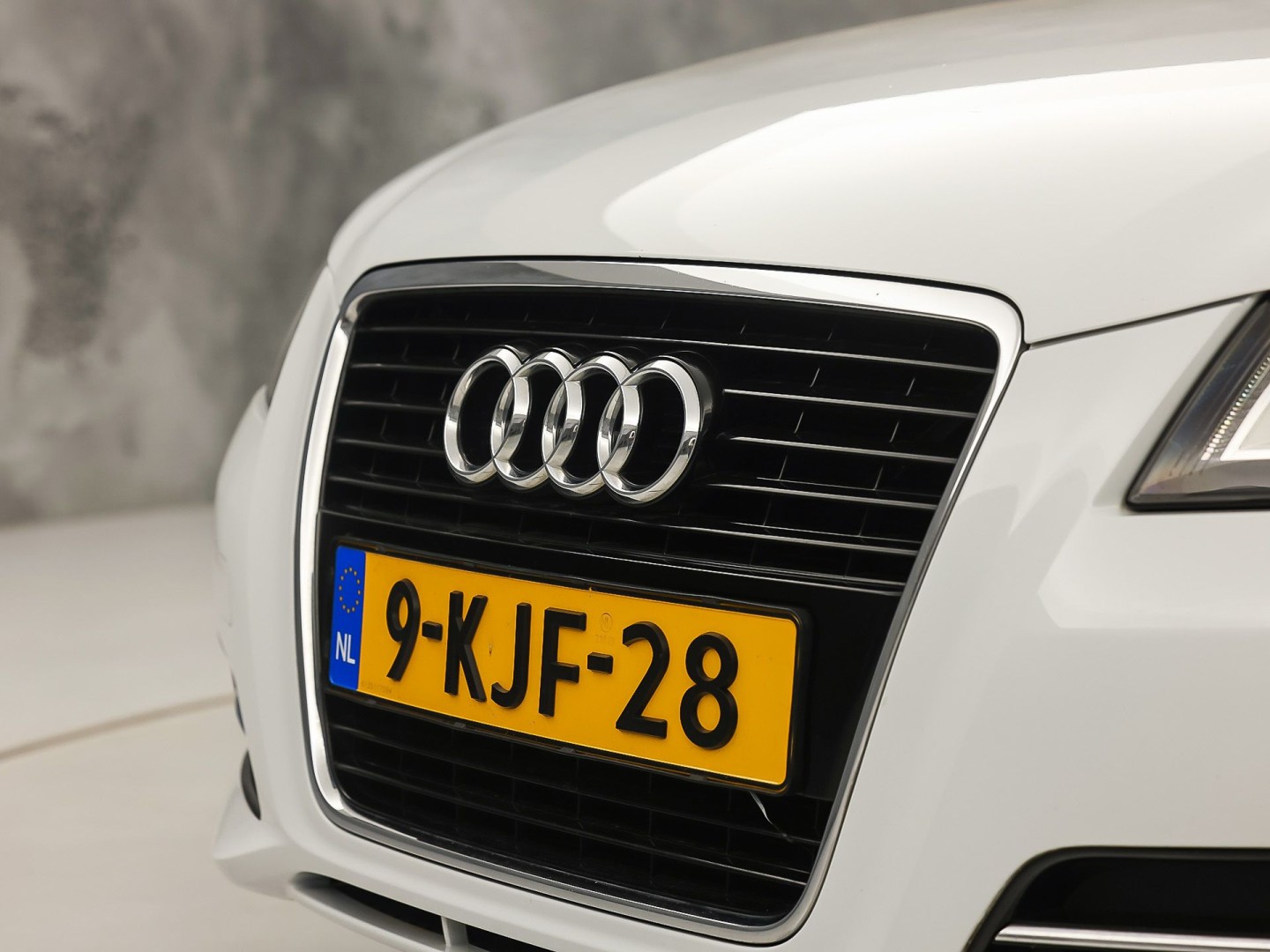 Audi A3 1.2 TFSI S-Line Sport (NAVIGATIE, CLIMATE, LEDER, STOELVERWARMING, SPORTSTOELEN, PARKEERSENSOREN, XENON, NIEUWSTAAT)