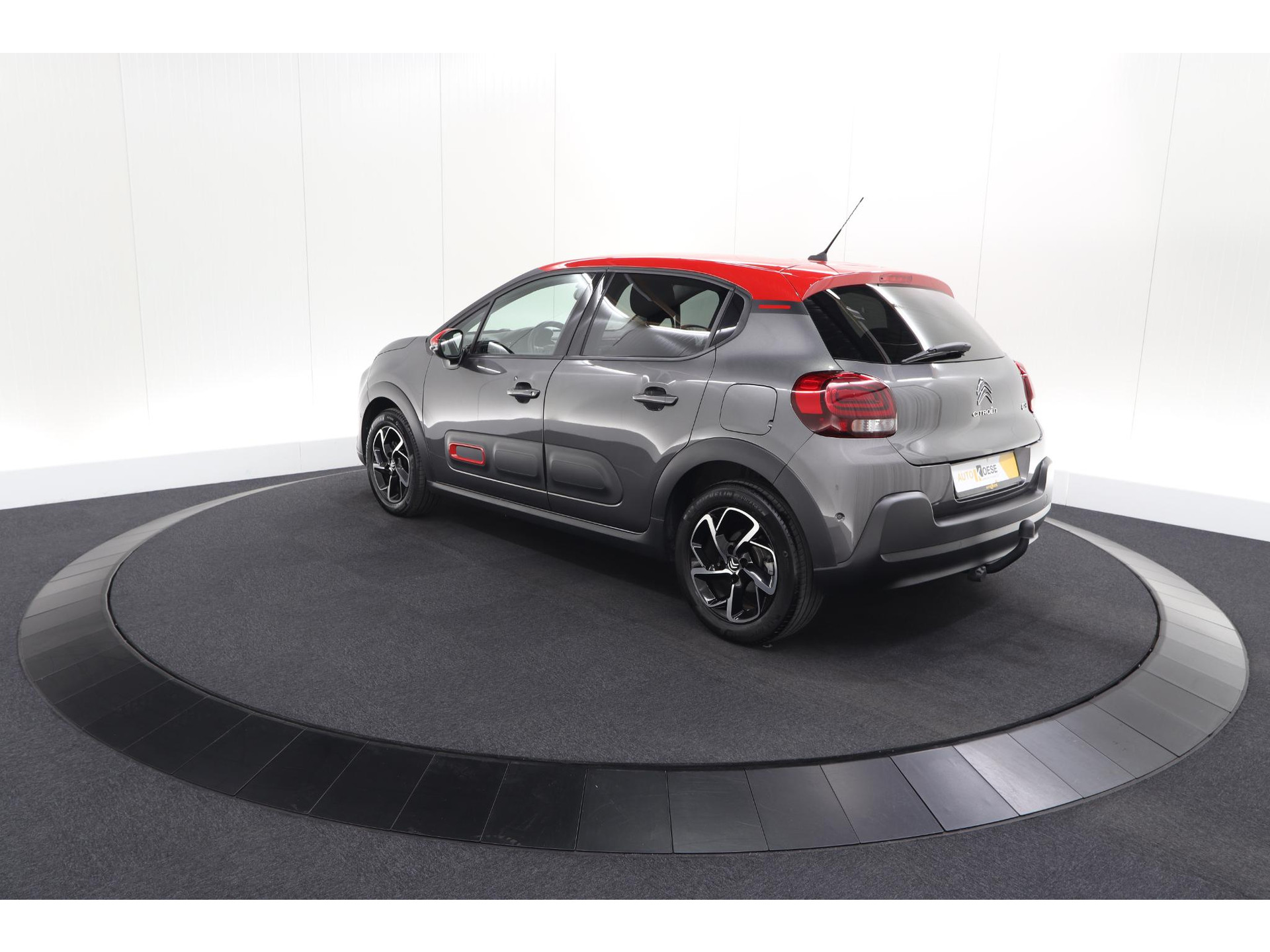 Citroen C3 PureTech 110 EAT6 Business | Trekhaak | Camera | Dodehoekdetectie | Navigatie | Climate Control