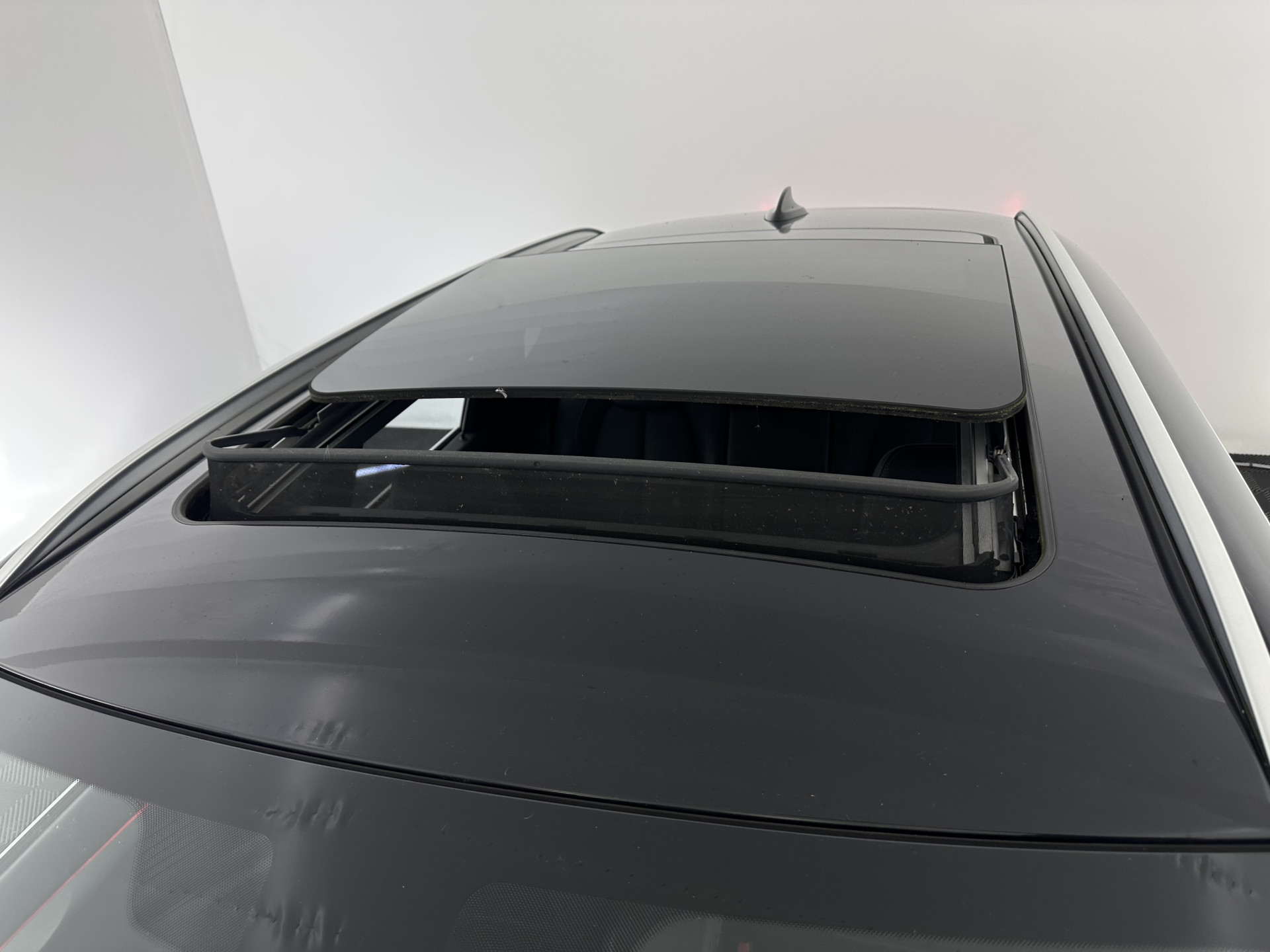 BMW 2-serie Active Tourer 225xeHigh Executive Centennial (Plug-In) Aut. *PANO | LEATHER | FULL-LED | ADAPTIVE-CRUISE | HEATED-SPORTSEATS | NAVI-FULLMAP | HIFI-SOUND | KEYLESS | PRIVACY-GLASS | PDC | TOWBAR | 18''ALU*