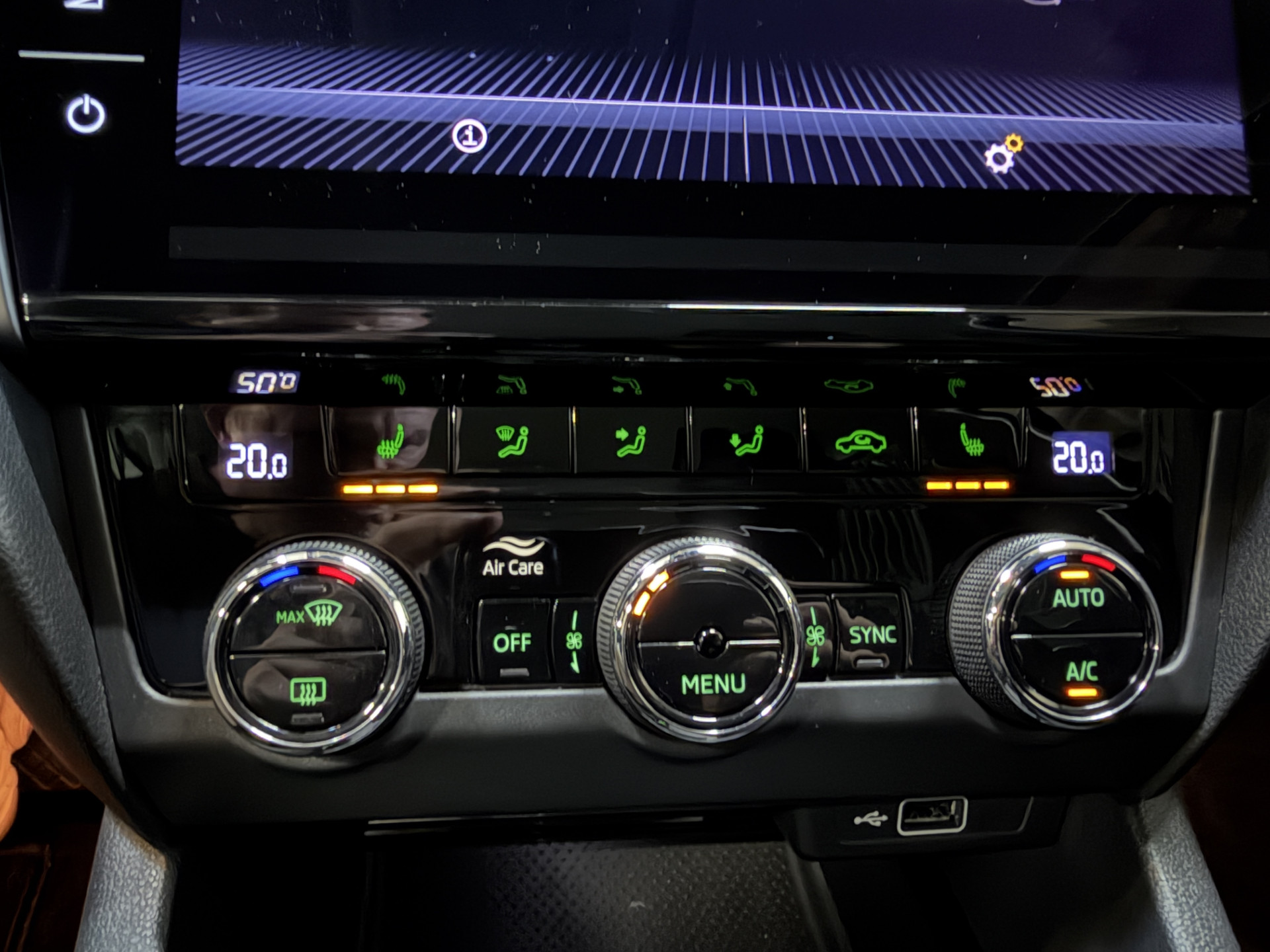 ŠKODA Octavia Combi 2.0 TSI 191PK Style Business | Leder | Adaptive cruise | Afn. trekhaak | Camera | Carplay | Dealer onderhouden