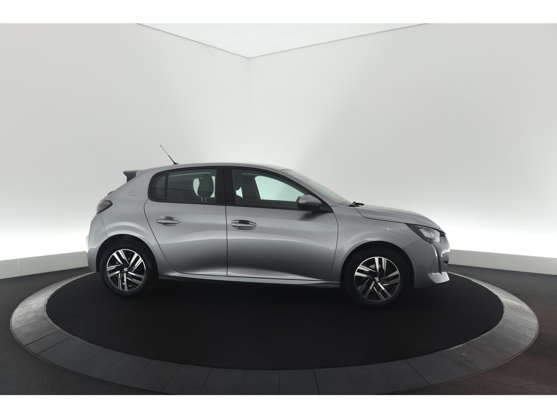 Peugeot 208 PureTech 100 EAT8 Allure | Parkeersensoren | Stoelverwarming | Apple Carplay | Climate Control