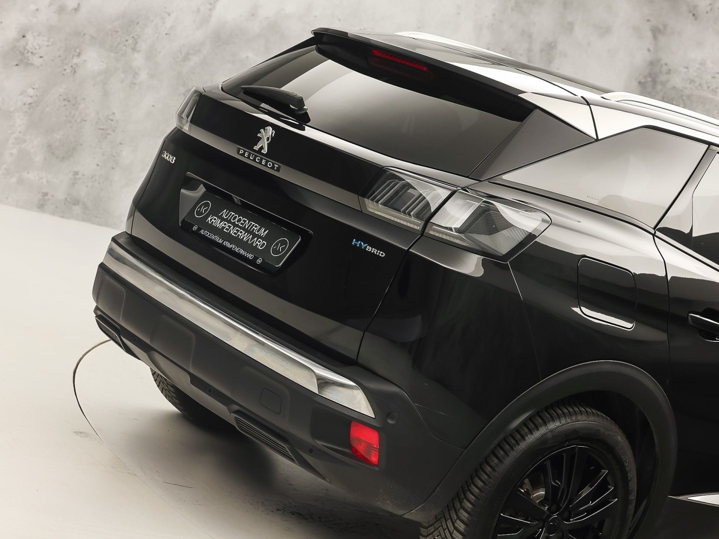 Peugeot 3008 1.6 HYbrid 225 Allure Blacksport 225Pk Automaat (APPLE CARPLAY, SOH 94,7%, BLACK PACK, GROOT NAVI, 360 CAMERA, SPORTSTOELEN, KEYLESS, LANE ASSIST, NIEUWE APK, NIEUWSTAAT)