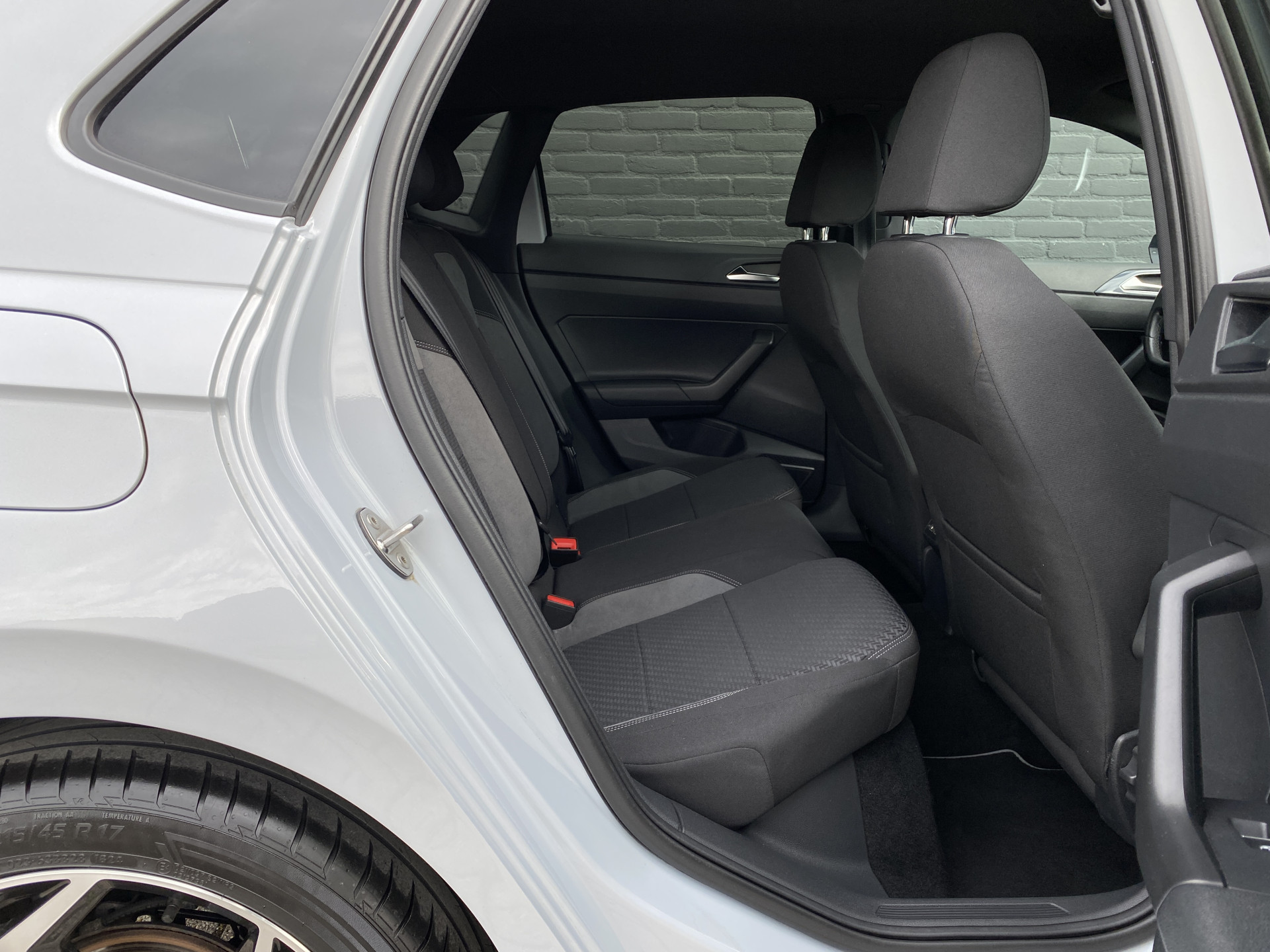 Volkswagen Polo 1.0 TSI R Line 116 pk AUT. | 1e eigenaar | 2x R Line | navigatie | virtual cockpit | stoelverwarming | sportstoelen