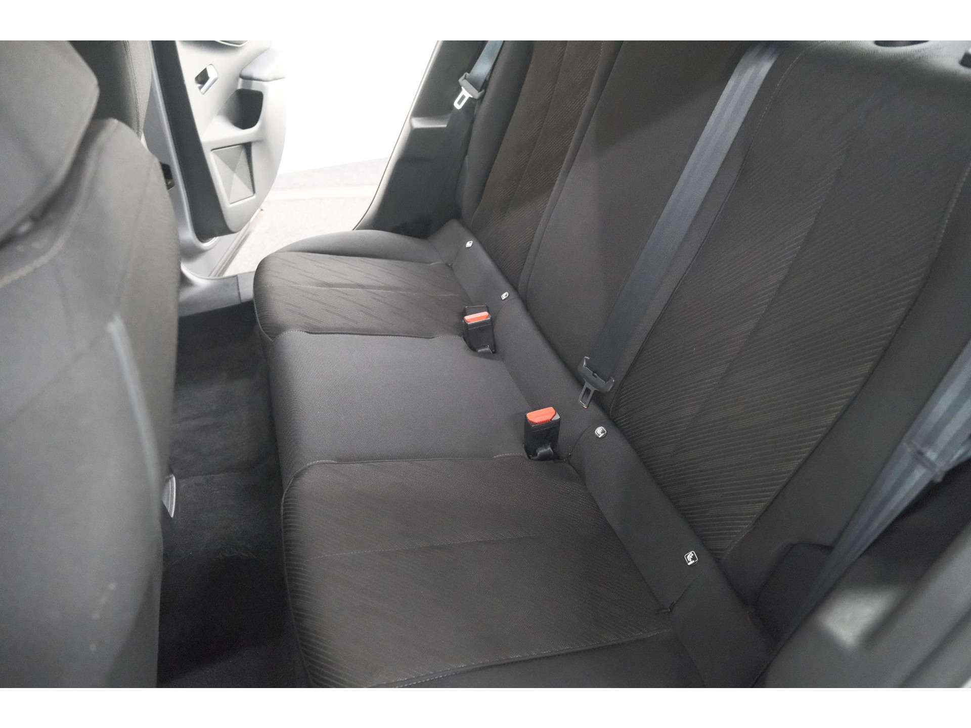 DS 3 Crossback PureTech 100 Montmartre | Parkeersensoren | Apple Carplay | Allseason Banden | Navigatie | Climate Control