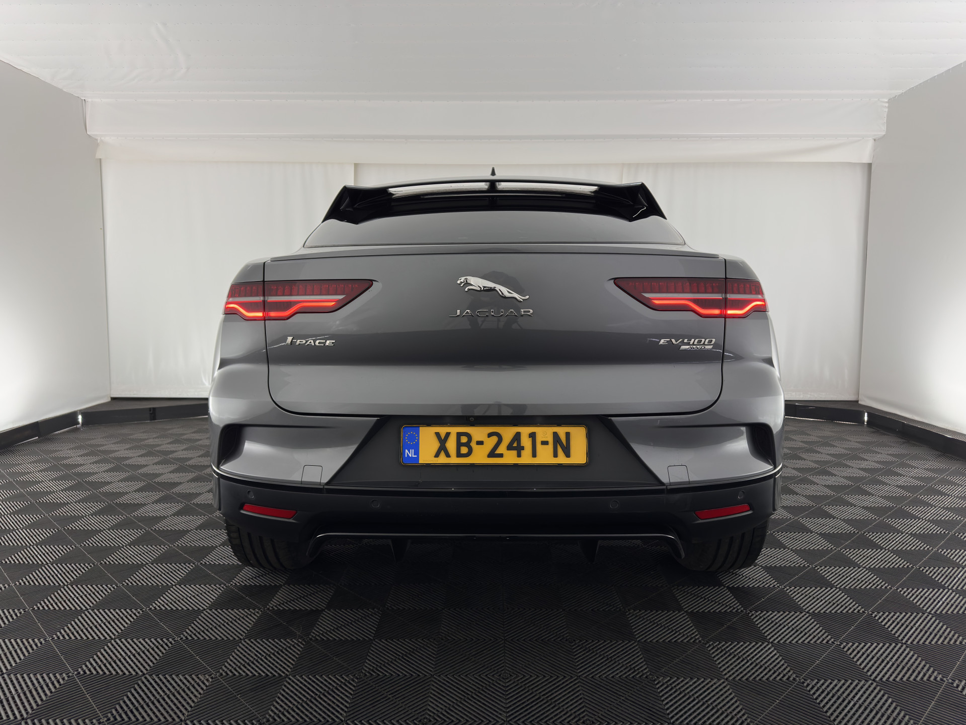 Jaguar I-PACE EV400 HSE 90 kWh AWD (INCL-BTW) *PANO | LEATHER | FULL-LED | MERIDIAN-AUDIO | TOP-VIEW | MEMORY-PACK | BLIND-SPOT | DIGI-COCKPIT | KEYLESS | DAB+ | NAVI-FULLMAP | ECC | HEATED-COMFORTSEATS | PDC | CCS-FASTLOADER