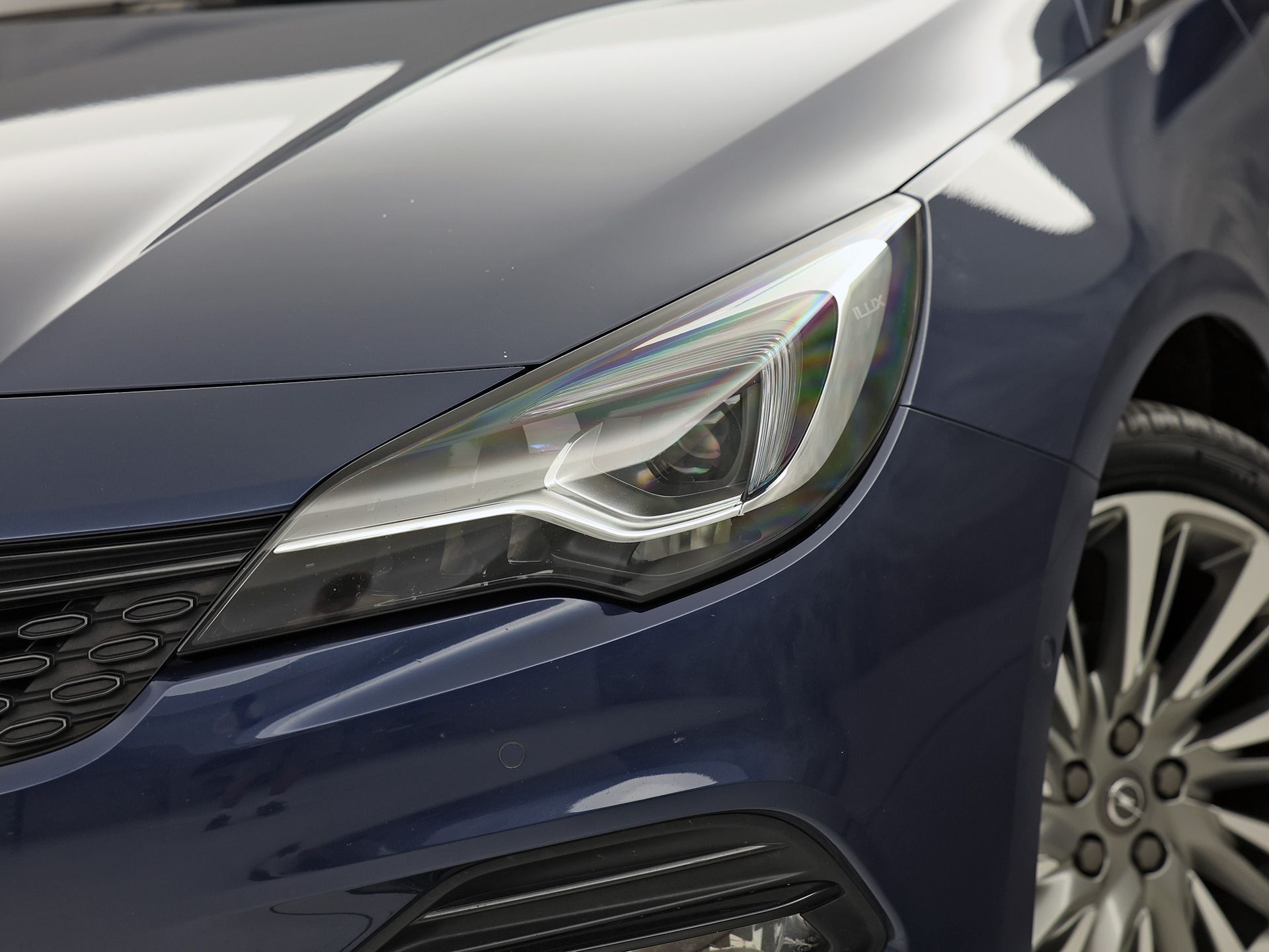 Opel Astra Sports Tourer 1.2 Launch Sport (VIRTUAL COCKPIT, APPLE CARPLAY, GROOT NAVI, CAMERA, STUUR/STOELVERWARMING, SPORTSTOELEN, GETINT GLAS, ADAPTIVE CRUISE, ZWART HEMEL, NIEUWSTAAT)