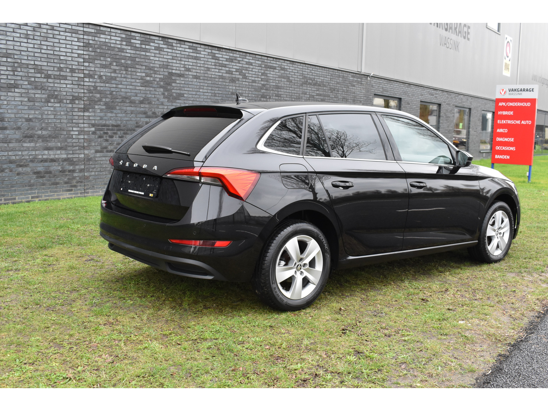 ŠKODA Scala 1.0 TSI Ambition Automaat Carplay Navigatie Front/lane assist Stoelverwarming Parkeer sensoren