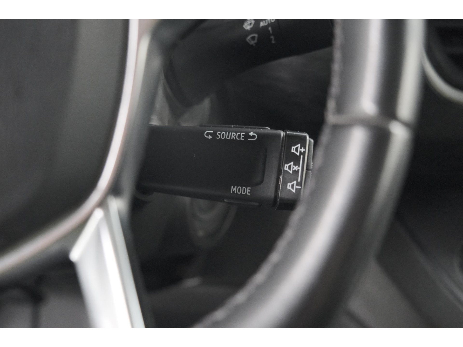 Renault Trafic 2.0 dCi 110 T30 L2H1 Work Edition | Trekhaak | Camera | Navigatie | Sidebars | Betimmering Laadruimte