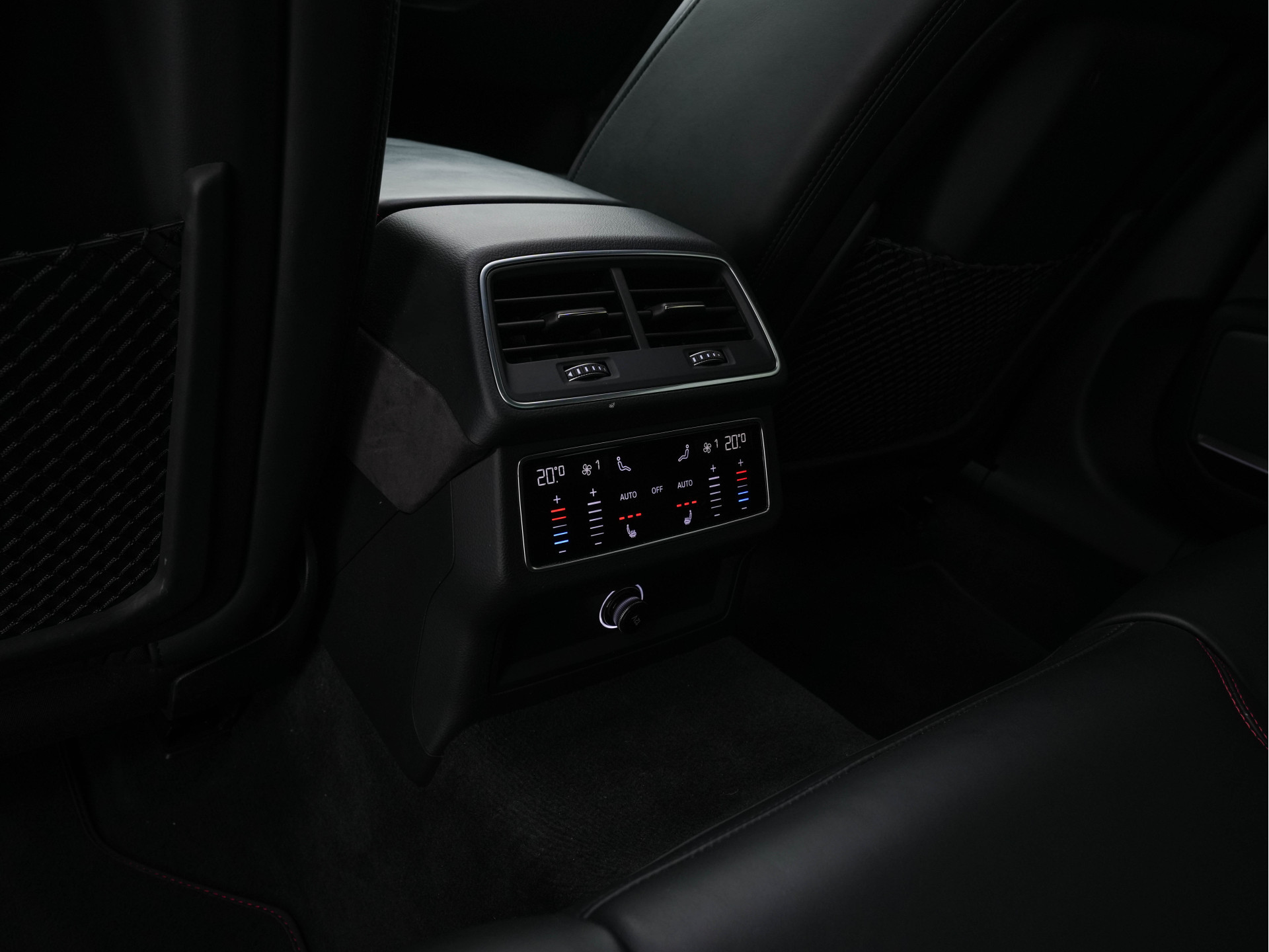 Audi RS6 Avant TFSI Quattro ! FULL-OPTIONS ! (INCL-BTW) Aut. *CERAMIC-BREAKS | VALCONA-LUXURY-LEATHER | HEAD-UP | LASER-LIGHT | BANG&OLUFSEN-ADVANCED | SOFT-CLOSE | ADAPTIVE-CRUISE | BLINDSPOT | TOP-VIEW | MEMORY-PACK | DAB+ | ...