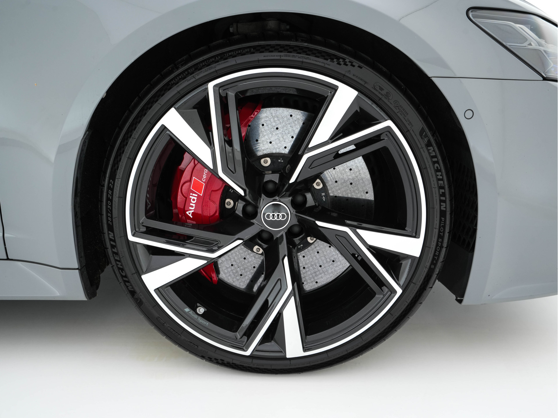 Audi RS6 Avant TFSI Quattro ! FULL-OPTIONS ! (INCL-BTW) Aut. *CERAMIC-BREAKS | VALCONA-LUXURY-LEATHER | HEAD-UP | LASER-LIGHT | BANG&OLUFSEN-ADVANCED | SOFT-CLOSE | ADAPTIVE-CRUISE | BLINDSPOT | TOP-VIEW | MEMORY-PACK | DAB+ | ...