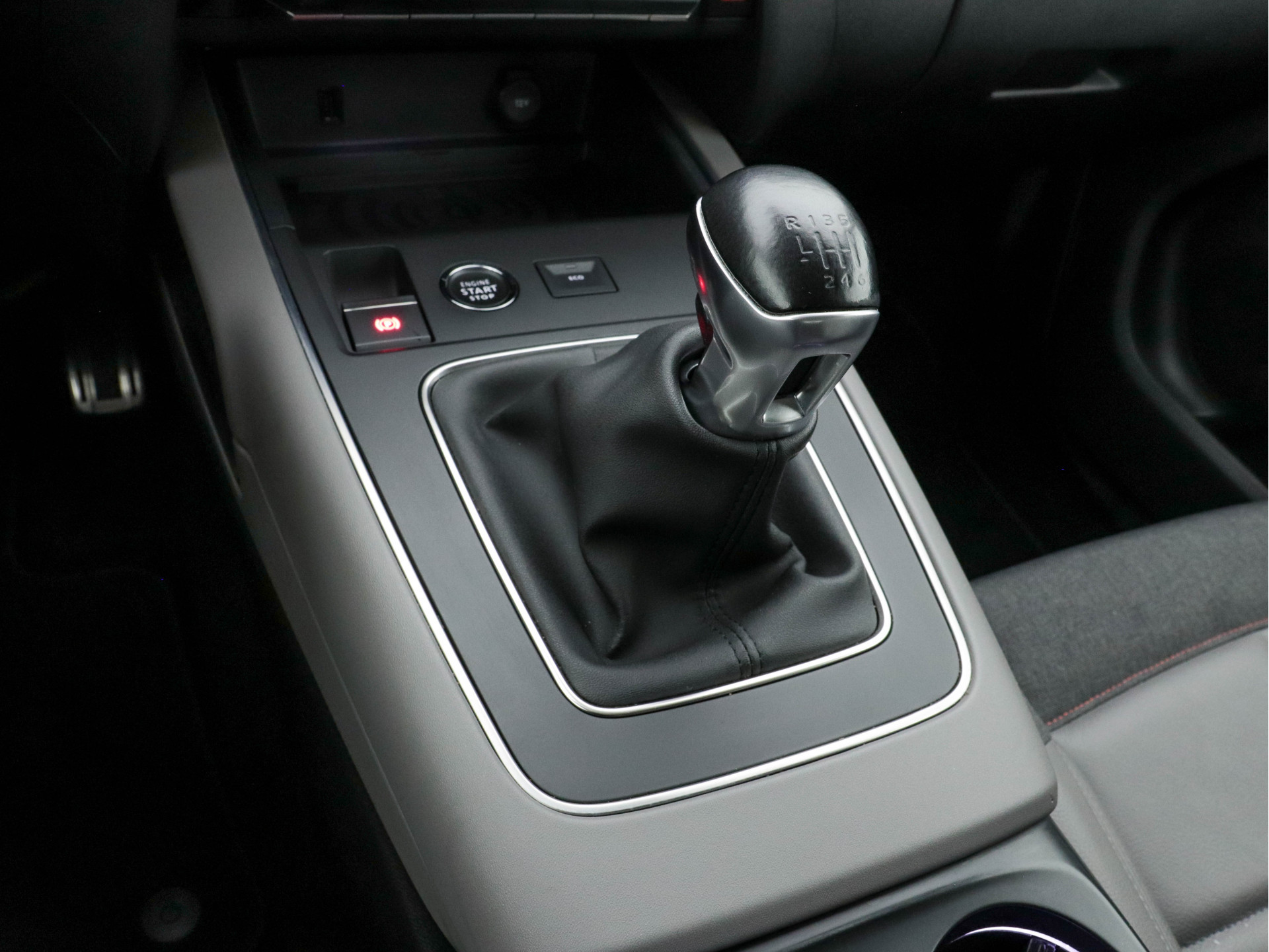 Citroën C5 Aircross 1.5 BlueHDI Business-Plus (INCL-BTW) *LEATHER-MICROFIBRE | NAVI-FULLMAP | FULL-LED | KEYLESS | TOP-VIEW | ECC | PRIVACY-GLASS | PDC | CRUISE | DAB | DIGI-COCKPIT | CARPLAY |  LANE-ASSIST | TOWBAR | 19"ALU*