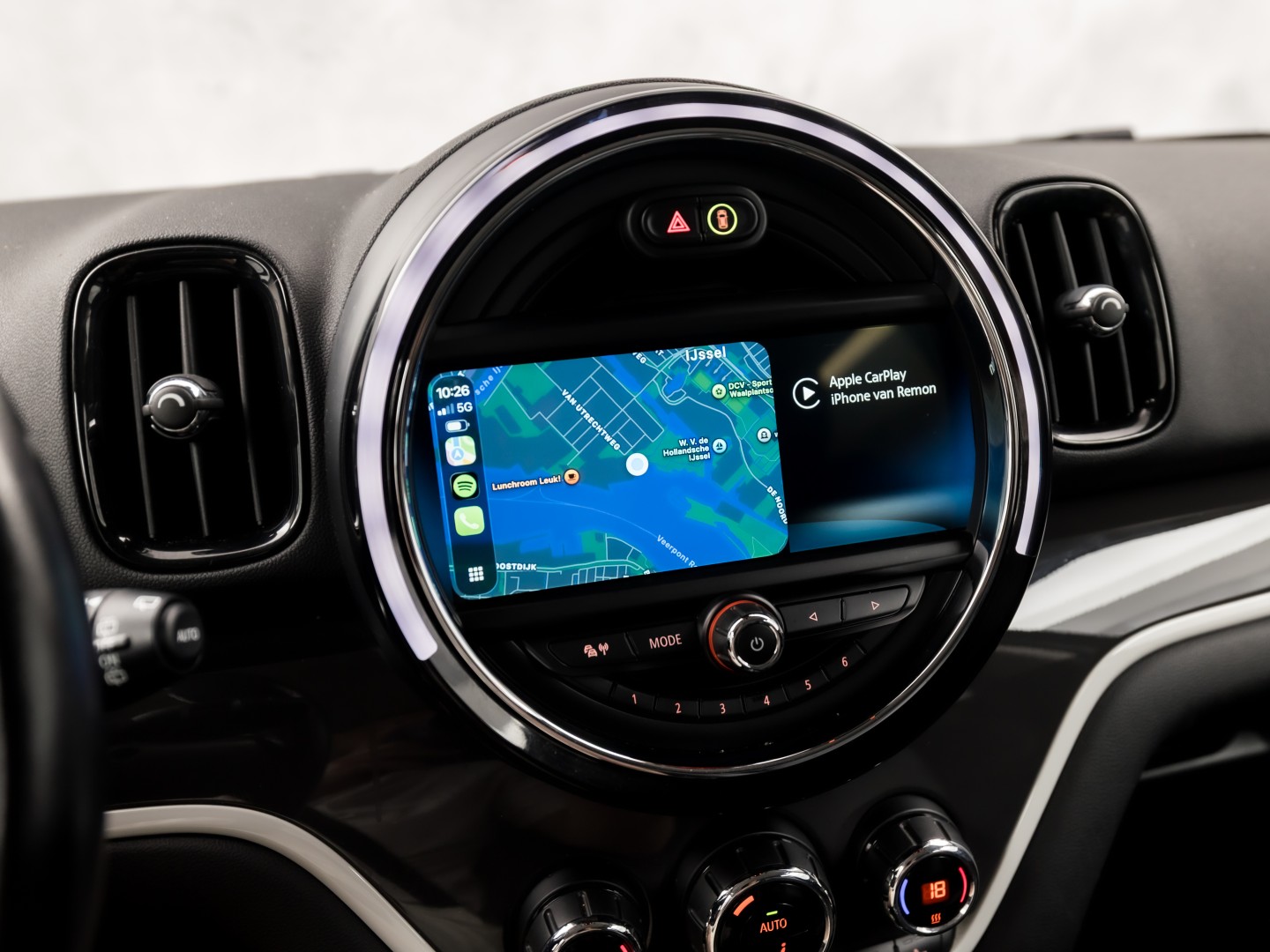 MINI Countryman 1.5 Cooper SE ALL4 Chili 225Pk Automaat (APPLE CARPLAY, GROOT NAVI, LEDER, STOELVERWARMING, SPORTSTOELEN, GETINT GLAS, ADAPTIVE CRUISE, NIEUWSTAAT)