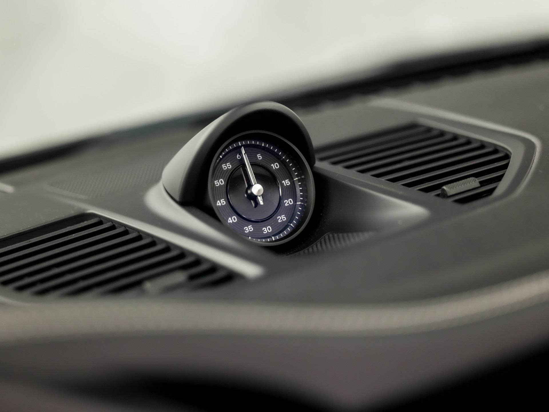 Porsche 911 Cabrio 3.0 Carrera 385Pk (SPORT CHRONO PAKKET, SPORTUITLAAT, BOSE AUDIO, LED MATRIX, APPLE CARPLAY, CAMERA, SFEERVERLICHTING, STOELVERWARMING, NIEUWSTAAT)