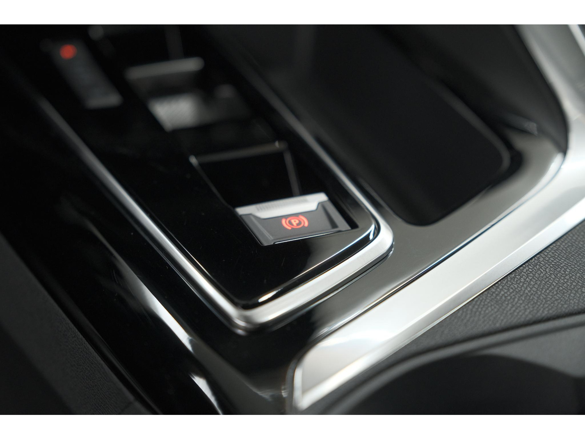Peugeot 3008 PureTech 130 EAT8 GT Black Pack | Camera | Adaptieve Cruise Control | Elektronische Kofferklep | Apple Carplay
