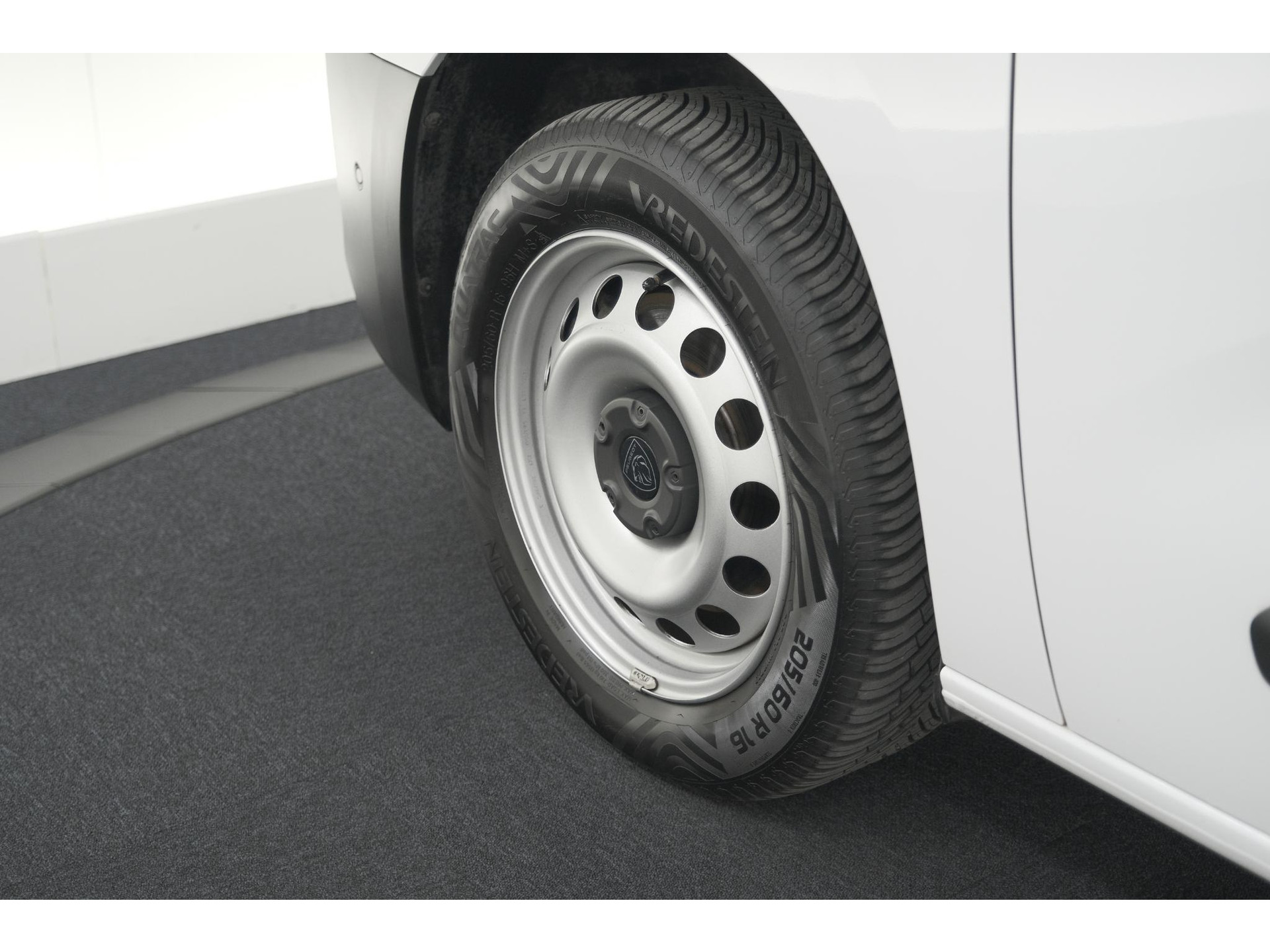 Peugeot Partner 1.5 BlueHDi 130 EAT8 S&S L1 | Trekhaak | Laadruimte-Pakket | Camera | Dodehoekdetectie