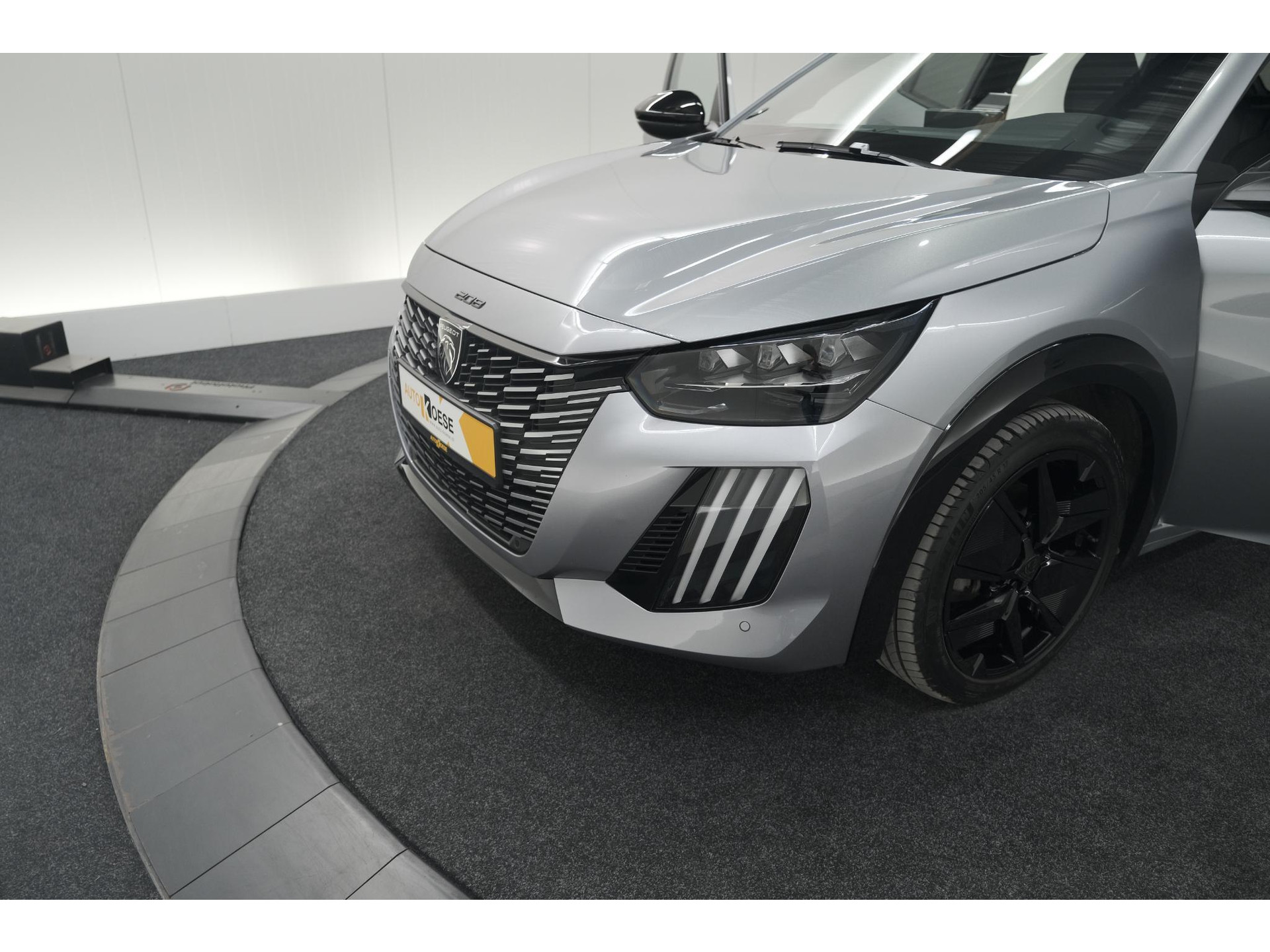 Peugeot 208 PureTech 100 GT Dark Edition | Camera | Navigatie | Apple Carplay | Parkeersensoren