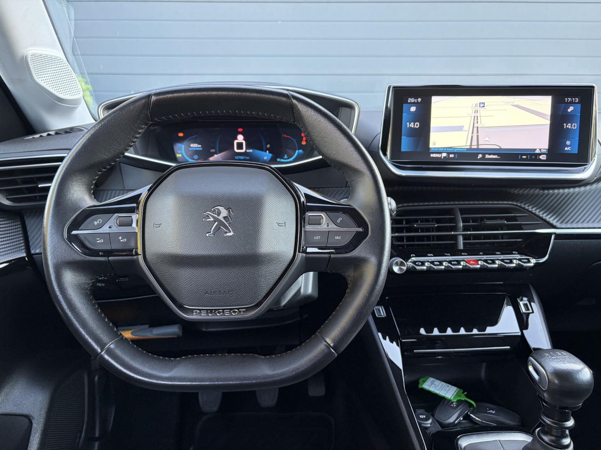 Peugeot 208 1.2 PureTech Allure ✓D-riem vv in 10-2025✓1e Eigenaar✓360° Camera✓Carplay✓Navi✓101pk✓LED✓Clima✓Cruise✓6 Bak✓Pdc✓Lm velgen✓Halfleder✓Recent beurt gehad✓N.A.P✓Apk tot 08-2028