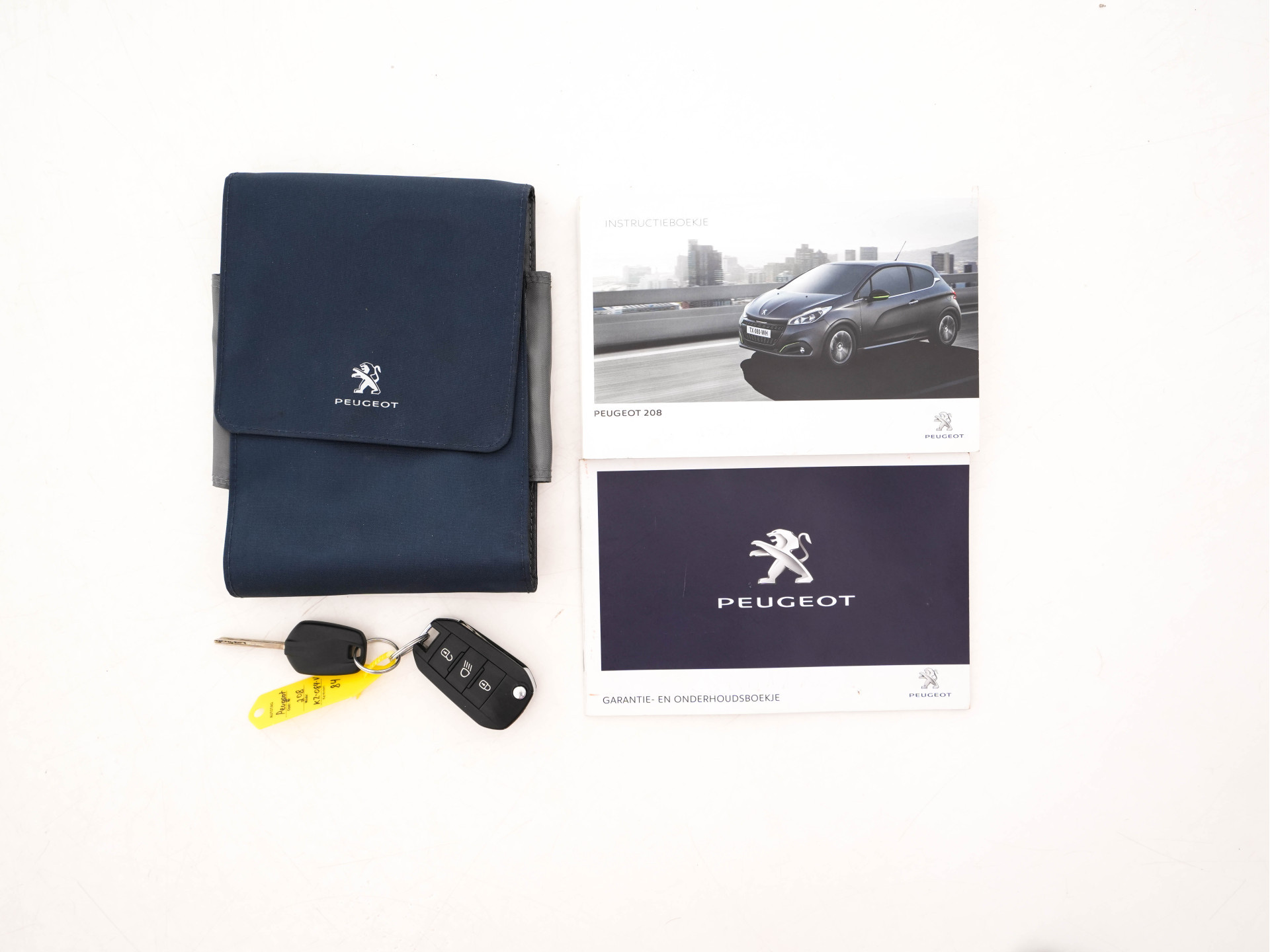 Peugeot 208 1.6 BlueHDi GT-line *PANO | LEATHER-FABRIC | JBL-AUDIO | HEATED-SPORTSEATS | NAVI-FULLMAP | CAMERA | DAB+ | PRIVACY-GLASS | TOWBAR | 17''ALU*