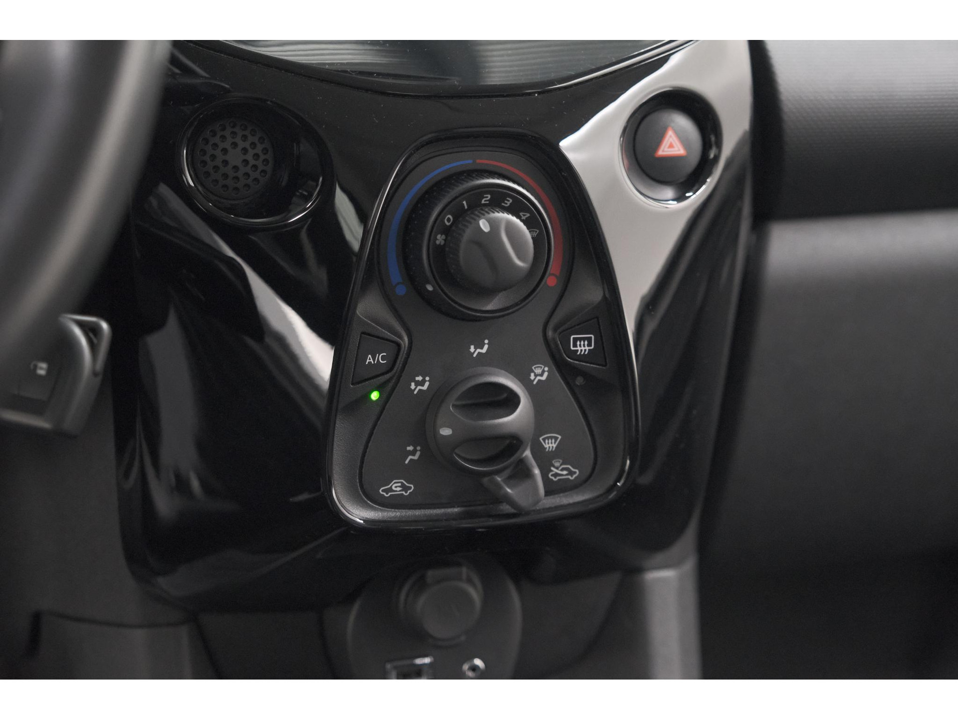 Citroen C1 1.0 VTi Shine | Automaat | Stoelverwarming | Camera | Lederen bekleding