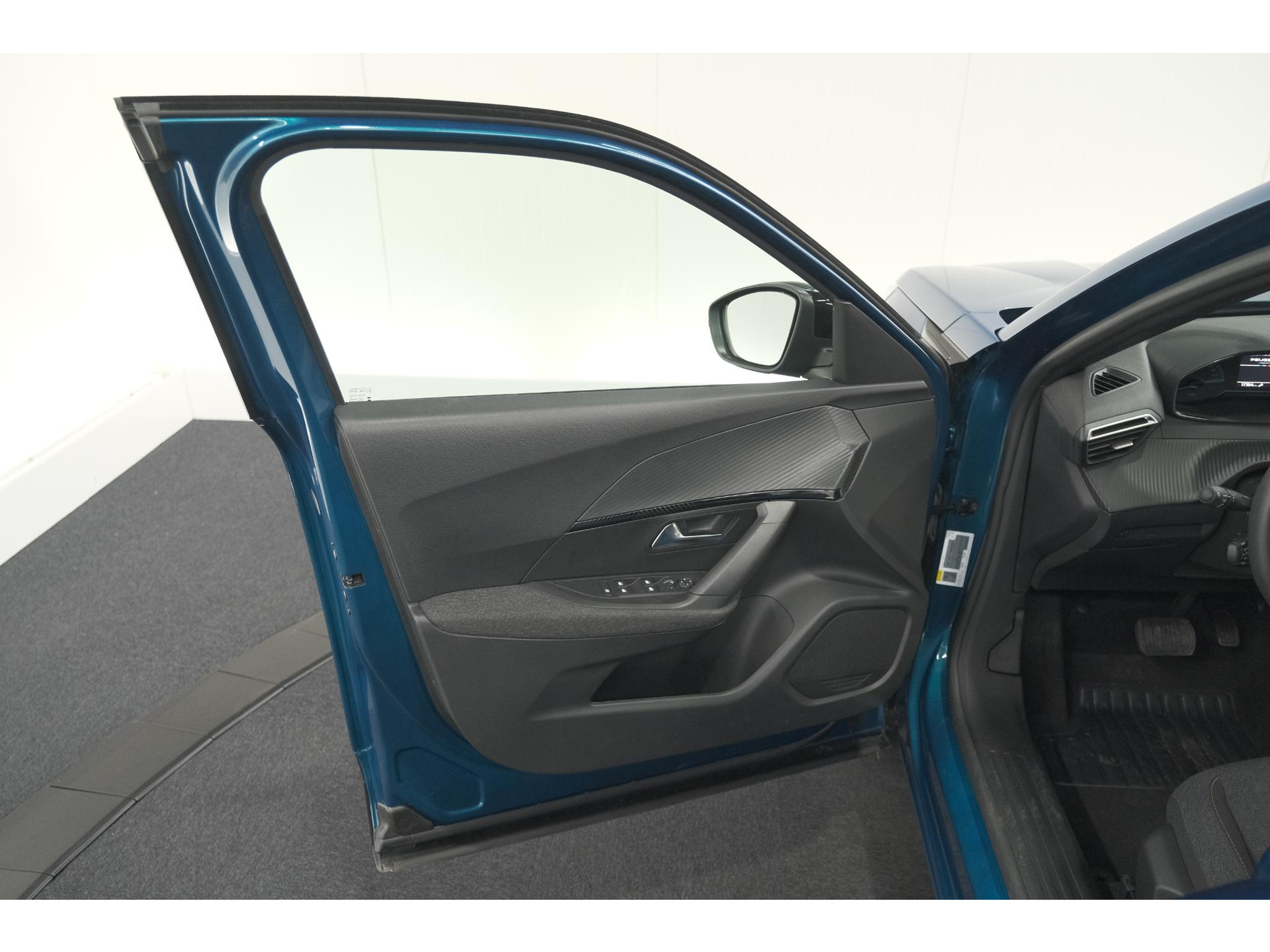 Peugeot 2008 Hybrid 136 e-DCS6 Style | Apple Carplay | Parkeersensoren | Climate control