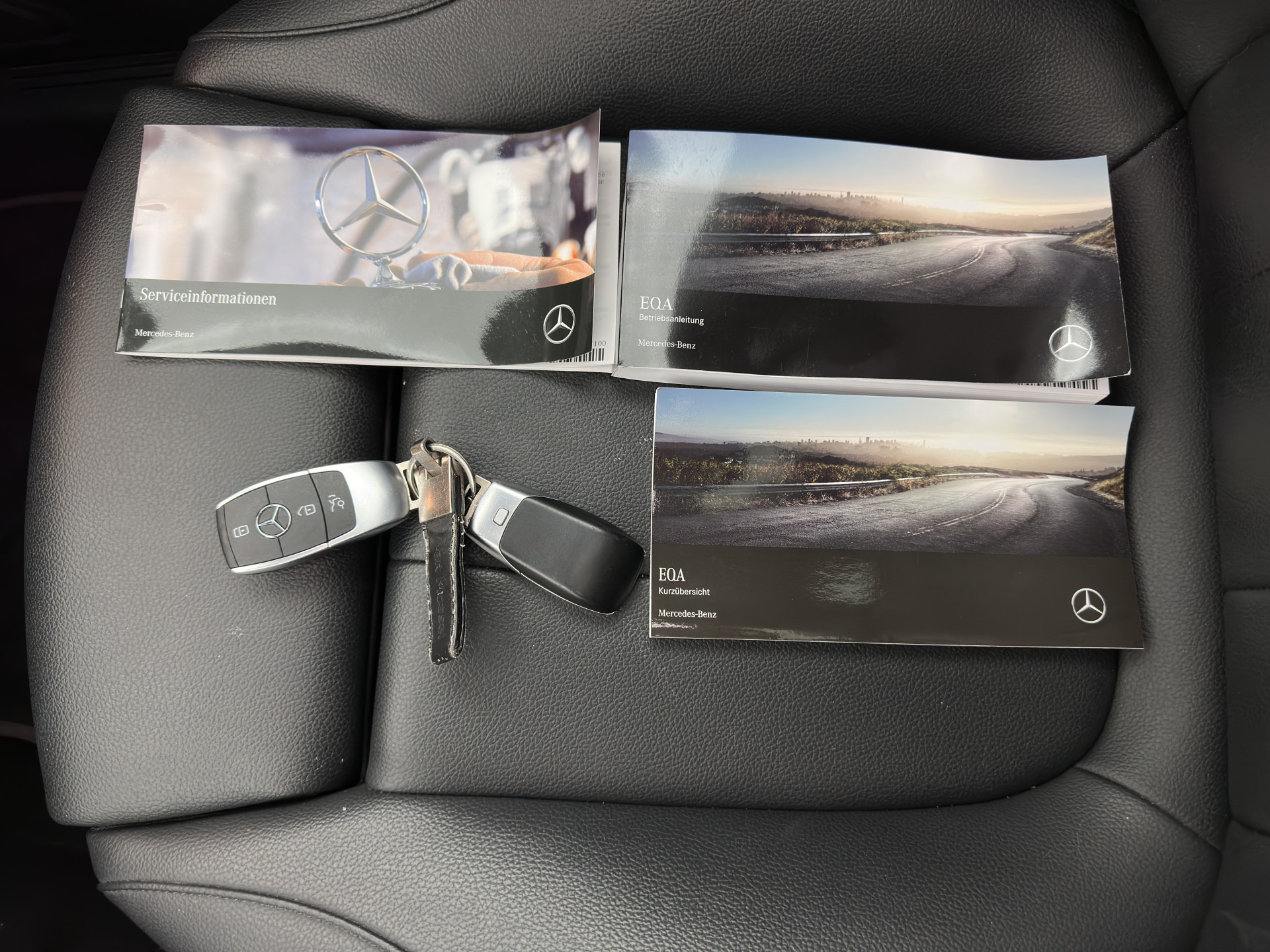 Mercedes-Benz EQA 250 Business Solution Luxury 67 kWh [ 3-Fase ] (SOH-94%) (INCL-BTW) *PANO | LEATHER | WIDESCREEN-COCKPIT | FULL-LED | BLINDSPOT | AMBIENT-LIGHT | CAMERA | NAVI-FULLMAP | DAB+ | COMFORT-SEATS | ECC | SHIFTPADDLES | CRUISE | HEATED-SEATS |