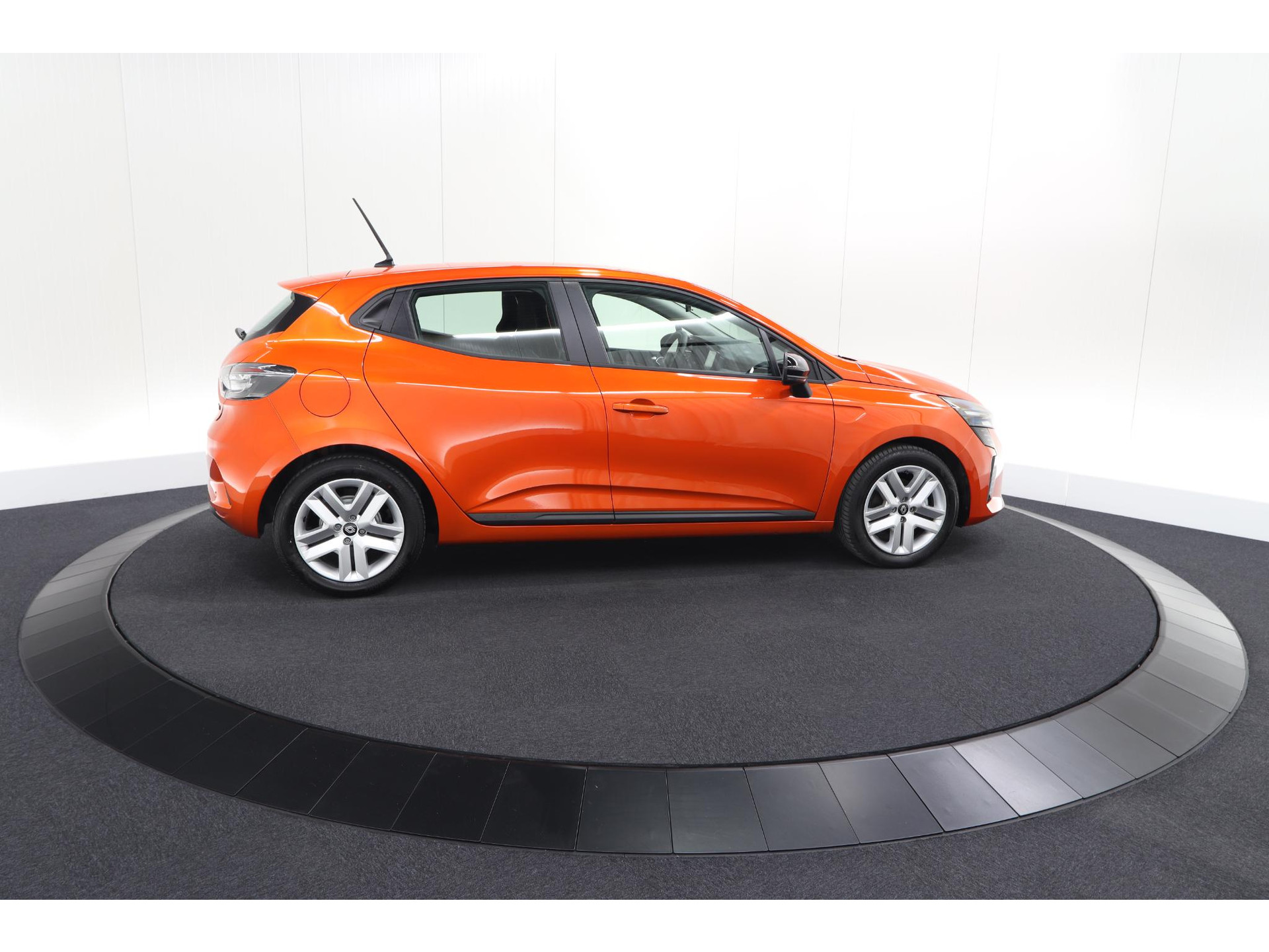 Renault Clio 1.6 E-Tech Full Hybrid 145 Evolution Holland Edition | Apple Carplay | Parkeersensoren | LED | Cruise Control