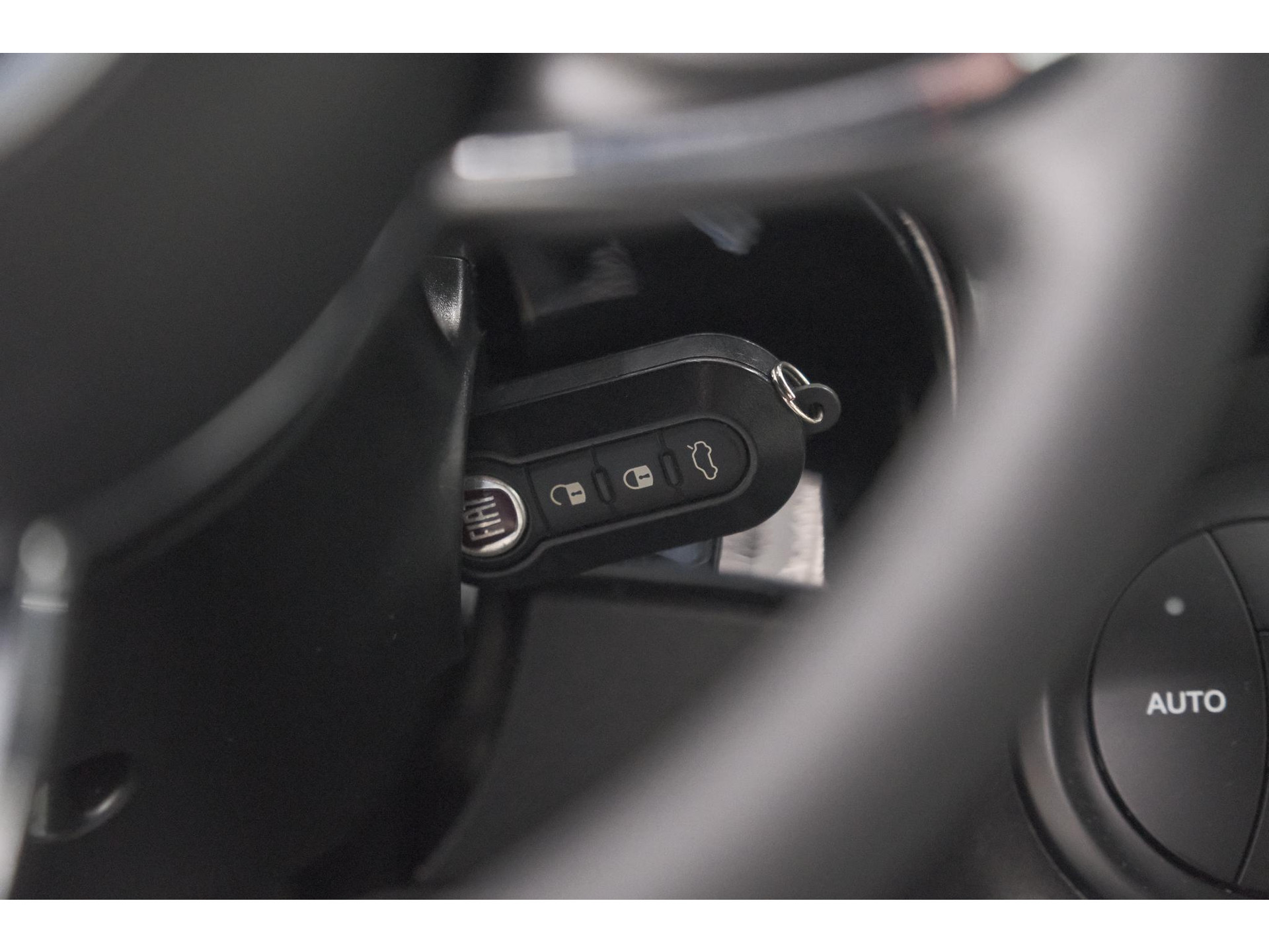 Fiat 500 C 1.0 Hybrid Dolcevita | Apple Carplay | Parkeersensoren | Climate Control