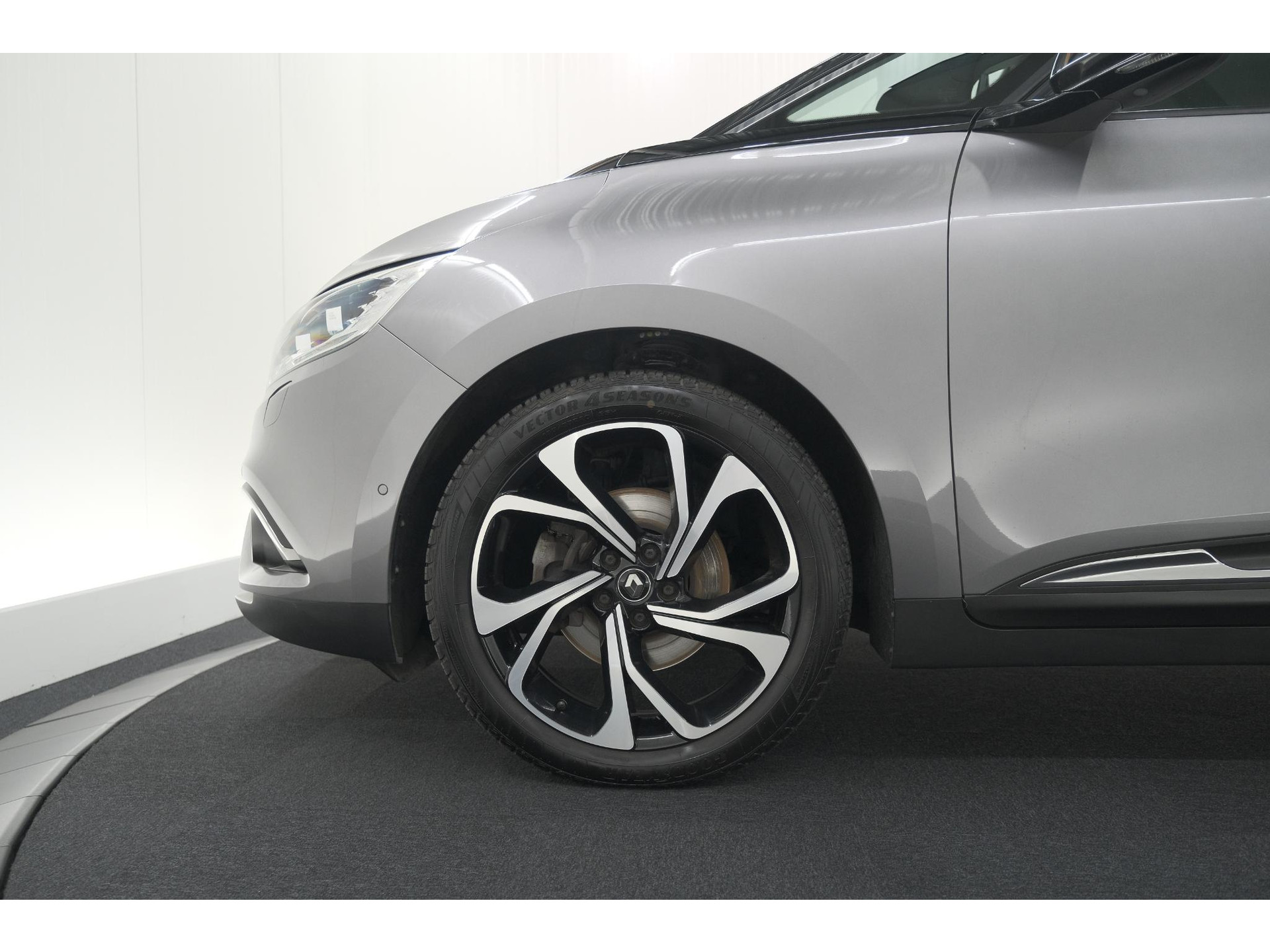Renault Scénic 1.3 TCe 140 EDC Intens | Trekhaak | Camera | Head-Up Display | Dodehoekdetectie
