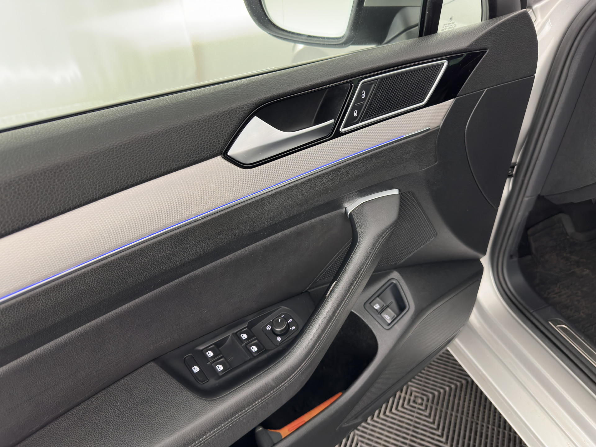 Volkswagen Passat Variant 1.4 TSI GTE Highline Plug-in Aut. *PANO | LEATHER-ALCANTARA | FULL-LED | CAMERA | NAVI-FULLMAP | ADAPTIVE-CRUISE | HEATED-ERGONOMIC-SPORTSEATS | KEYLESS | PDC | ECC | PRIVACY-GLASS | TOWBAR | AMBIENT-LIGHT | KEYLESS | ..