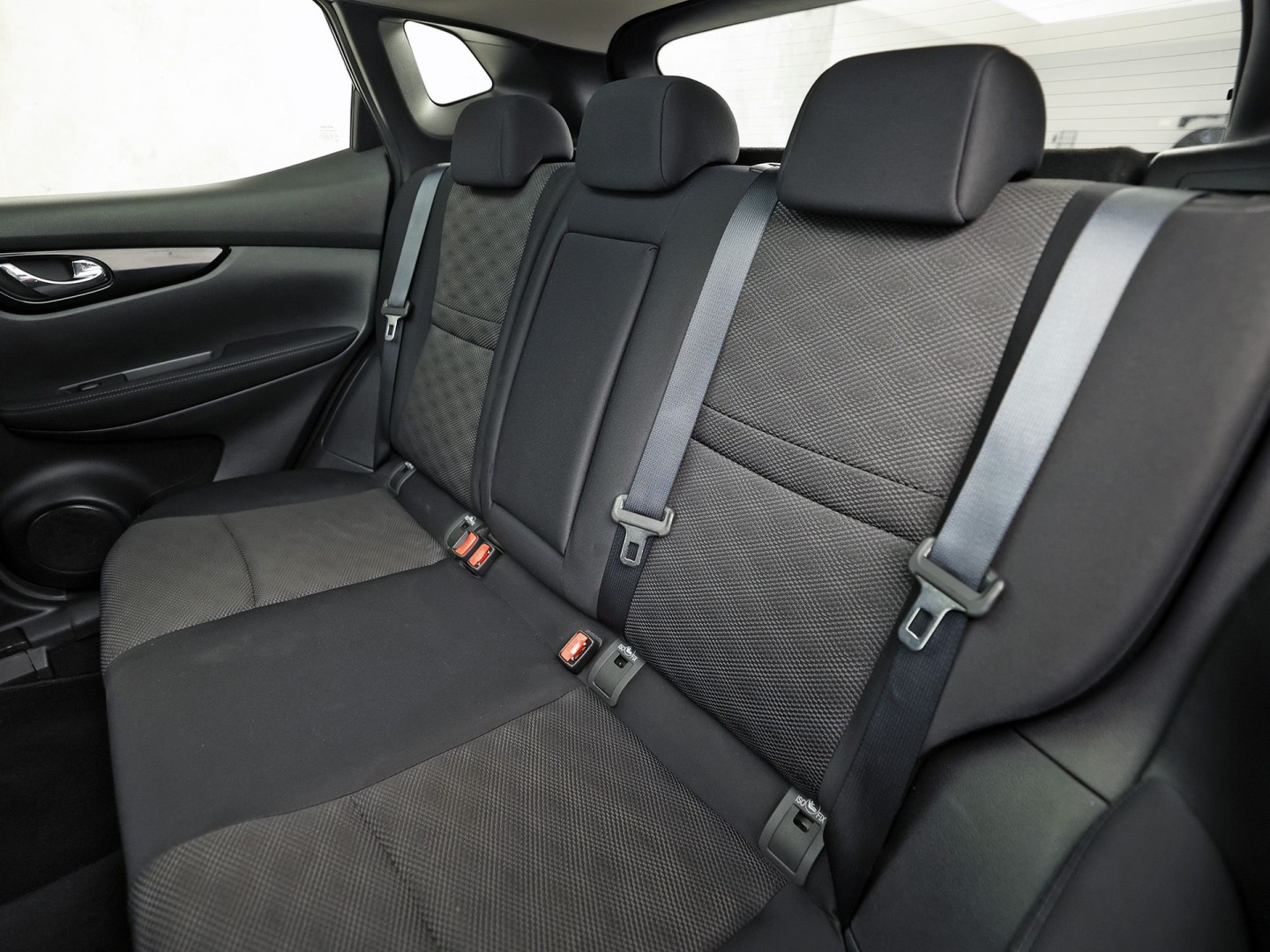 Nissan Qashqai 1.2 N-Connecta Sport (PANORAMADAK, NAVIGATIE, 360 CAMERA, SPORTSTOELEN, GETINT GLAS, TREKHAAK, CRUISE, NIEUWSTAAT)