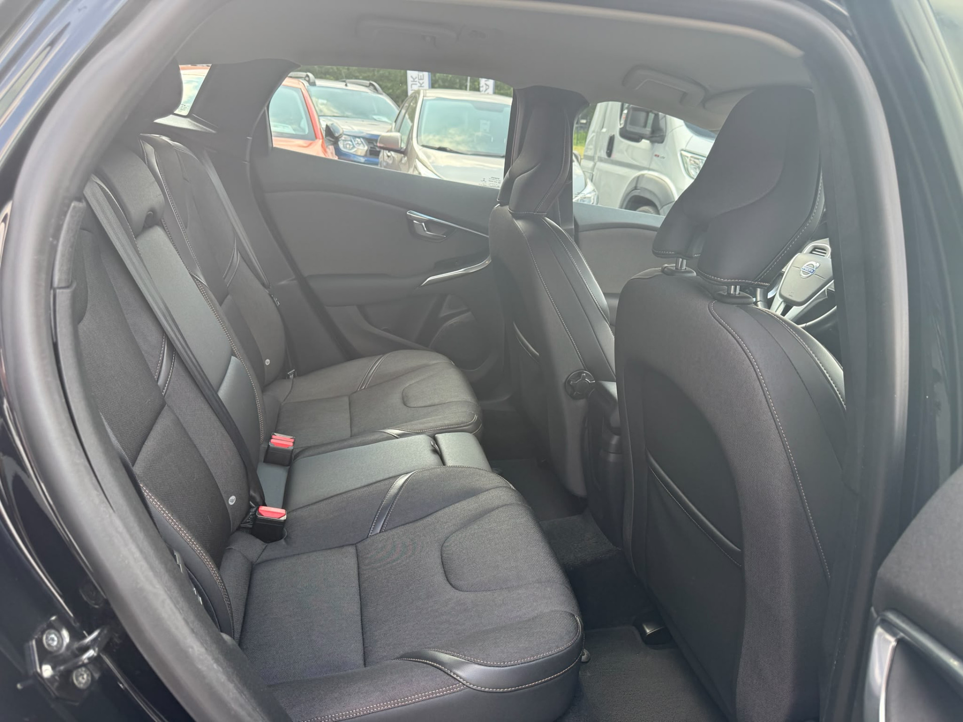Volvo V40 Cross Country 1.6 T4 Momentum | 2E EIGENAAR | 3/6 OF 12 MND GARANTIE | NAVI | CRUISE |TREKHAAK | DEALER ONDERHOUDEN |
