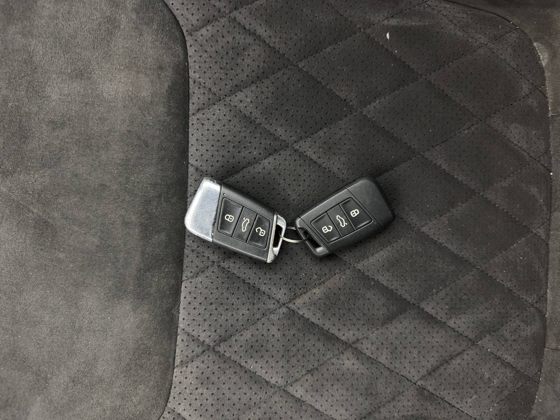 ŠKODA Kodiaq 1.5TSI Sportline (INCL-BTW) Aut. *PANO | 20" ALU | TOW BAR | LEATHER-MICROFIBRE | FULL-LED | MEMORY-PACK | SPORTSEATS | SHIFT-PADDLES | ADAPTIVE-CRUISE | DIGI-COCKPIT | NAVI-FULLMAP | CANTON-AUDIO | DAB | AMB