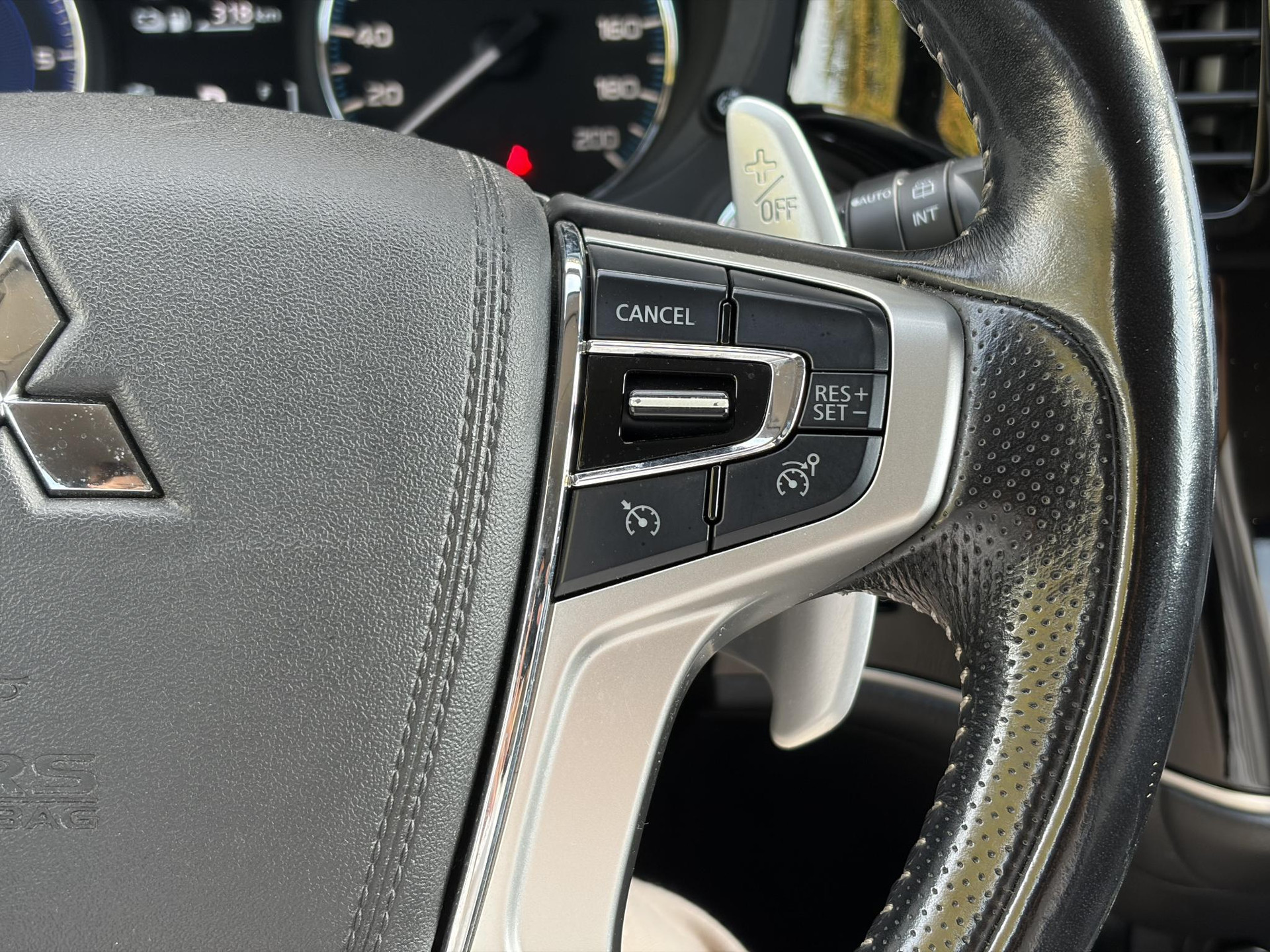 Mitsubishi Outlander 2.4 PHEV Intense ✓1e Eigenaar✓Trakhaak✓SOH 67%✓Carplay✓Camera✓Alcantara-Leder✓Stoelverw-Stoelverkoeling✓Clima✓Cruise✓Pdc V+A✓Keyless✓Net beurt gehad✓18" Lmv✓N.A.P✓Apk tot 10-2027