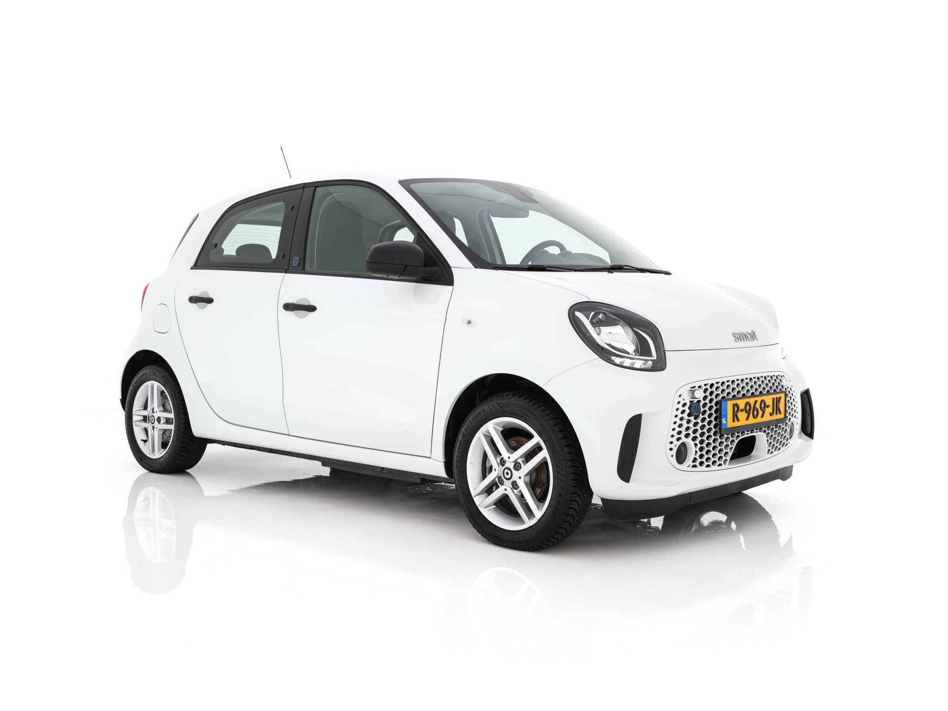 Smart forfour EQ Essential 18 kWh [ 3-Fase ] (INCL-BTW) Aut. *LEATHER | AIRCO | CRUISE | DAB+ | COMFORT-SEATS | 15''ALU*