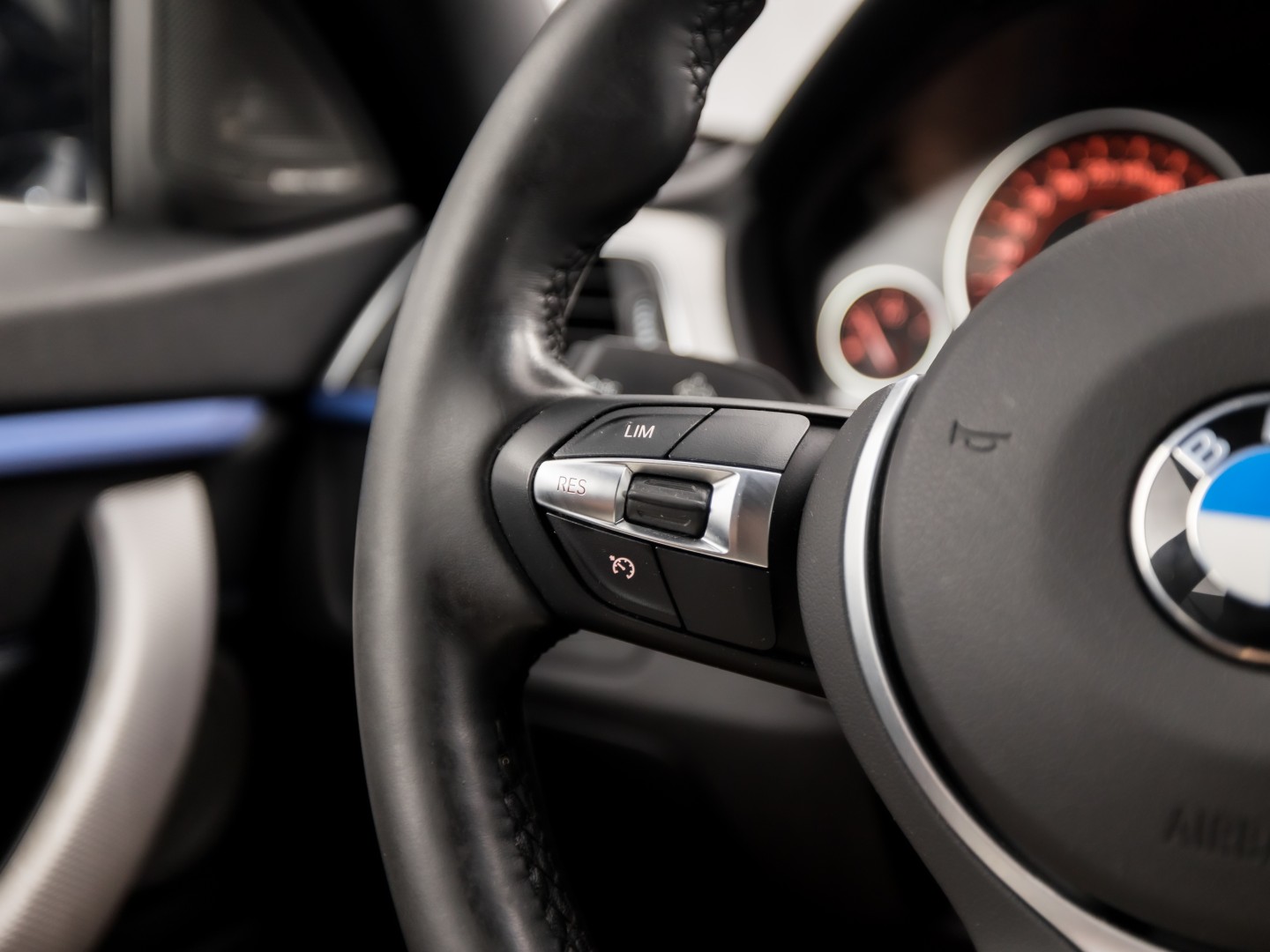 BMW 4-serie Gran Coupé 418i M Sport Automaat (SCHUIFDAK, M PAKKET, GROOT NAVI, HARMAN/KARDON, STOELVERWARMING, GETINT GLAS, SPORTSTOELEN, PARKEERSENSOREN, NIEUWE APK, NIEUWSTAAT)