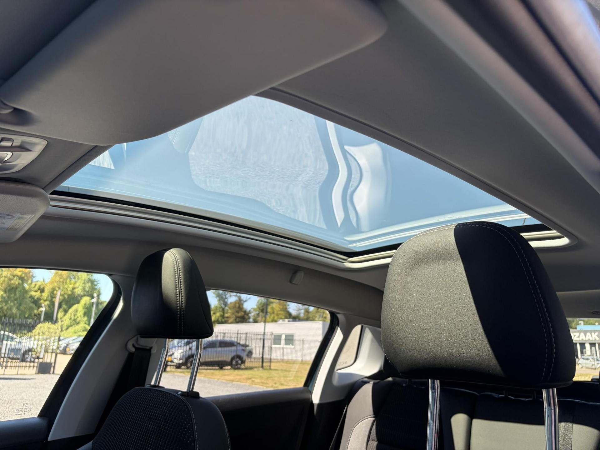 Peugeot 2008 1.2 PureTech Allure D-riem vv in 02-2026 l Pano l Carplay l Camera l Halfleder l 110pk l Dealer Onderhouden l 2e Eigenaar l Navi l Clima l Cruise l Pdc l Lm velgen l Apk tot 02-2027