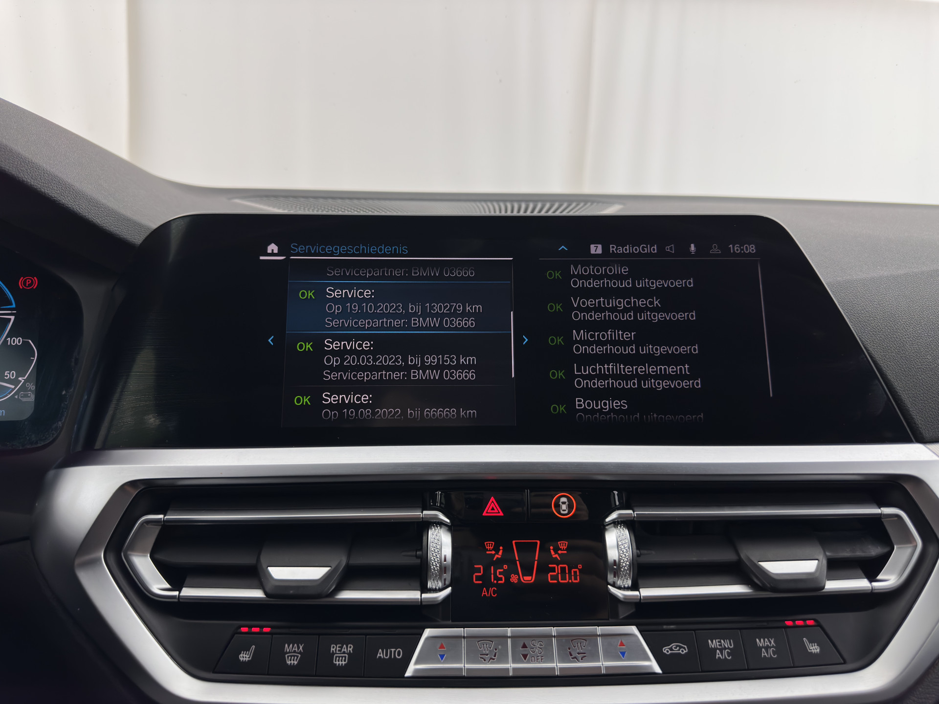 BMW 3-serie Touring 320e M-Sportpack Business Edition Plus (Plug-In) (INCL-BTW) *PANO | LASER-LED | LEATHER | HEATED-SPORTSEATS | HARMAN/KARDON | VIRTUAL-COCKPIT | AMBIENT-LIGHT | NAVI-FULLMAP | DAB+ | 18''ALU*