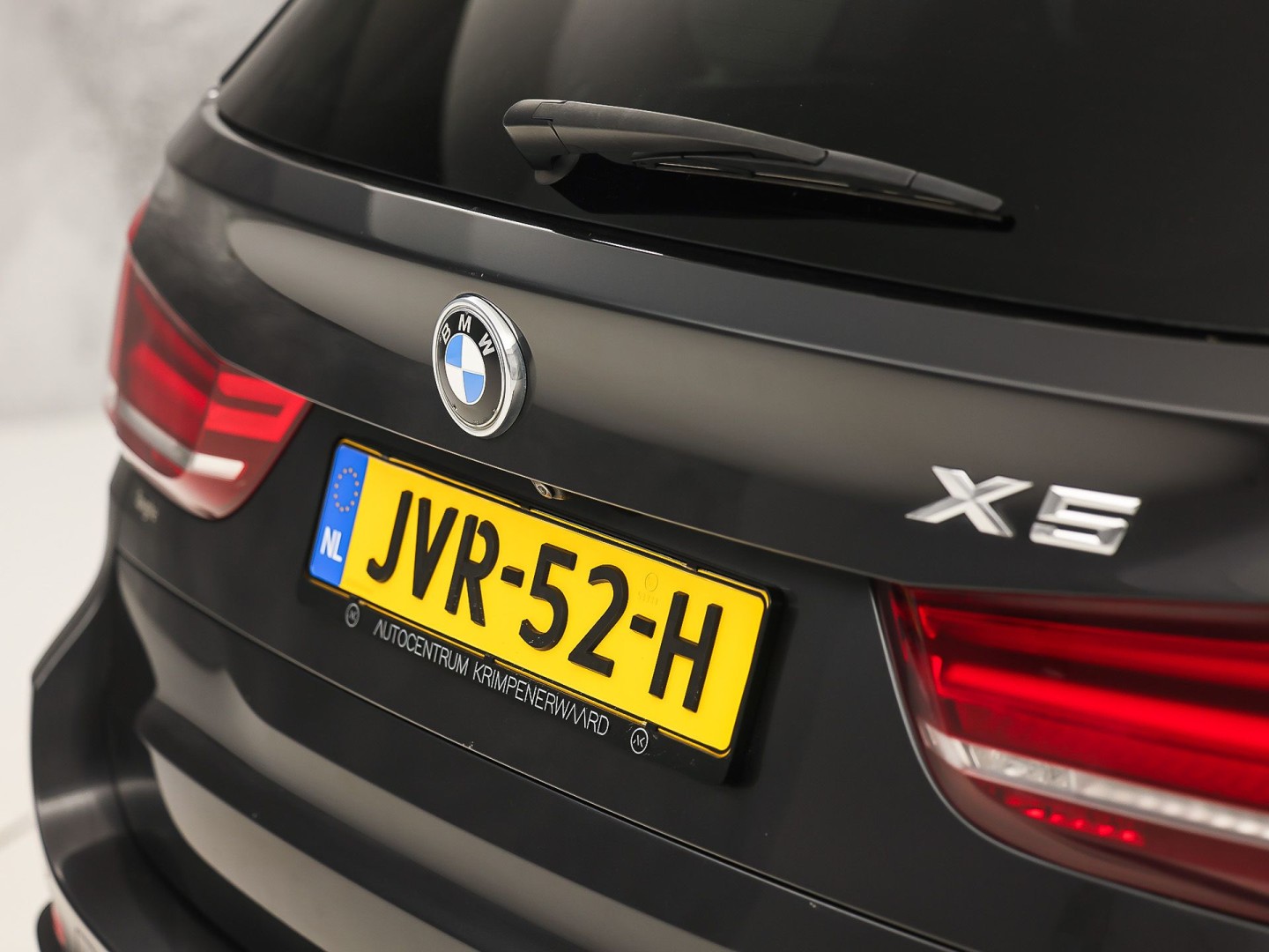BMW X5 xDrive40e iPerformance High Executive 313Pk Automaat (GROOT NAVI, HEAD-UP DISPLAY, COMFORTSTOELEN MET GEHEUGEN, SFEERVERLICHTING, CAMERA, STOELVERWARMING, GETINT GLAS, NIEUWSTAAT)