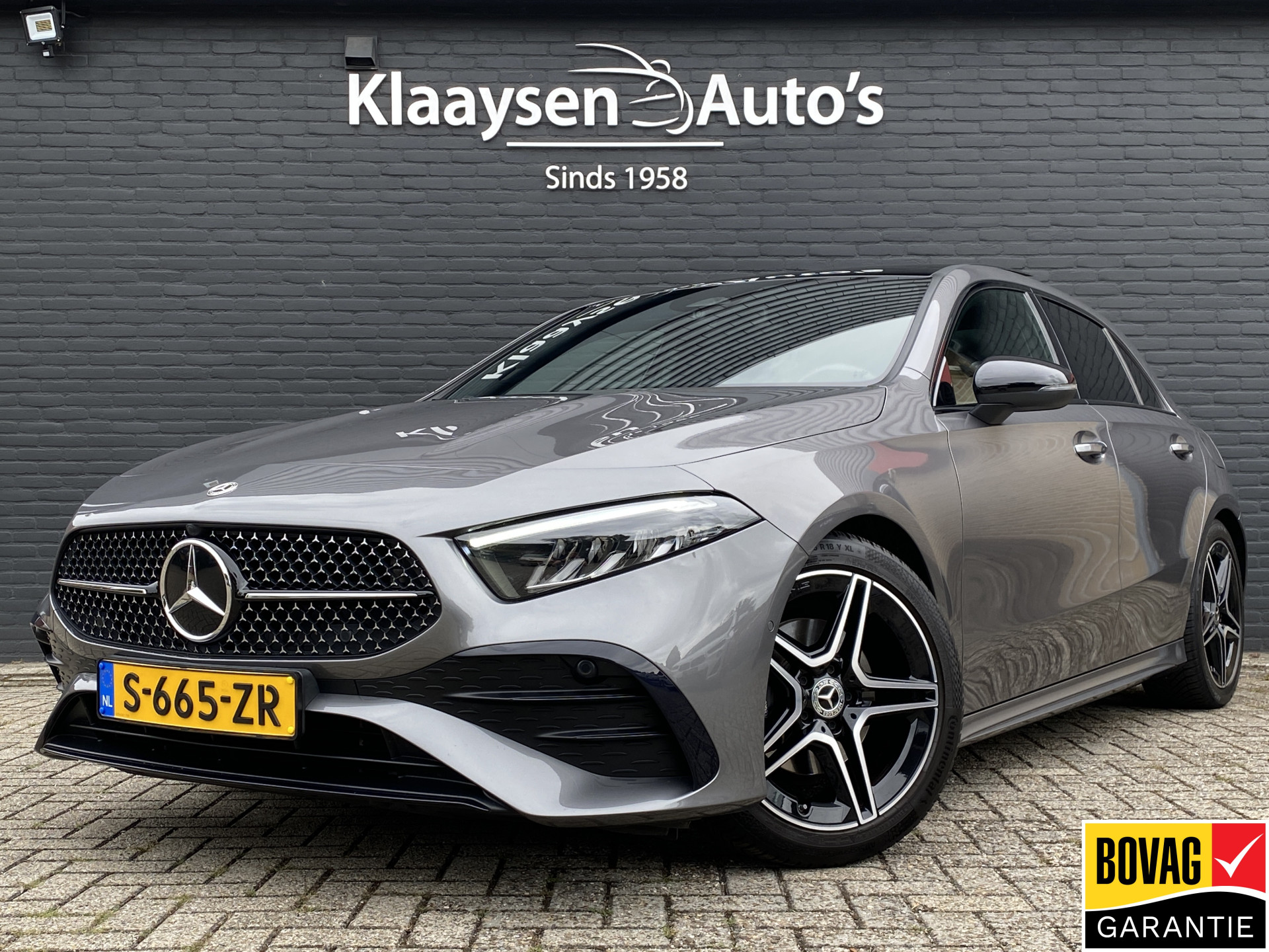 Mercedes-Benz A-klasse 180 AMG Line AUT. | 1e eigenaar | dealer onderh. | panoramadak | camera | night pakket | sfeerverlichting