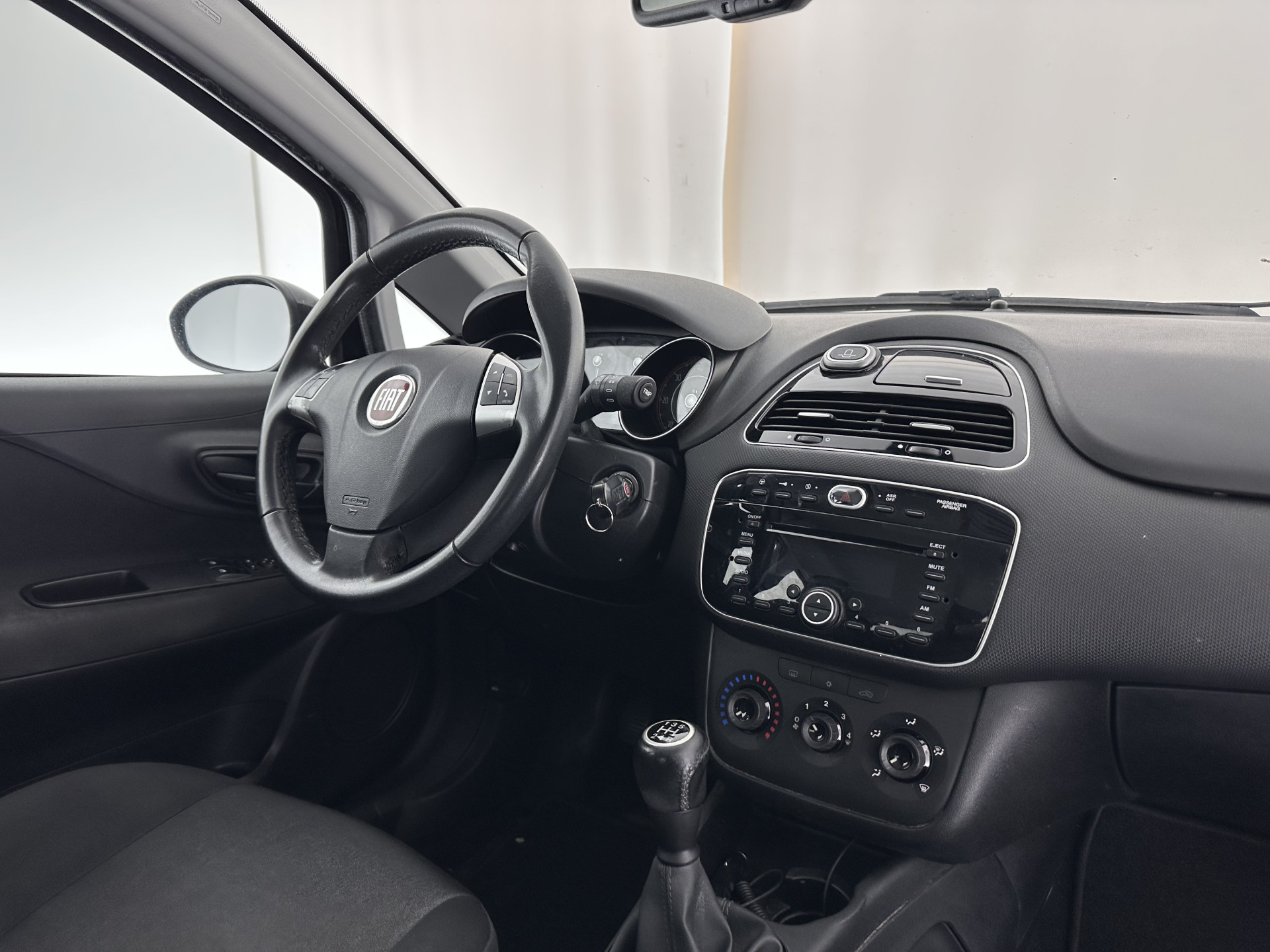 Fiat Punto Evo 1.3 M-Jet Street Pack-Easy *AIRCO | CRUISE | COMFORT-SEATS | SIDE-SKIRTS | PDC | TOWBAR | RADIO-CD | 15"ALU*