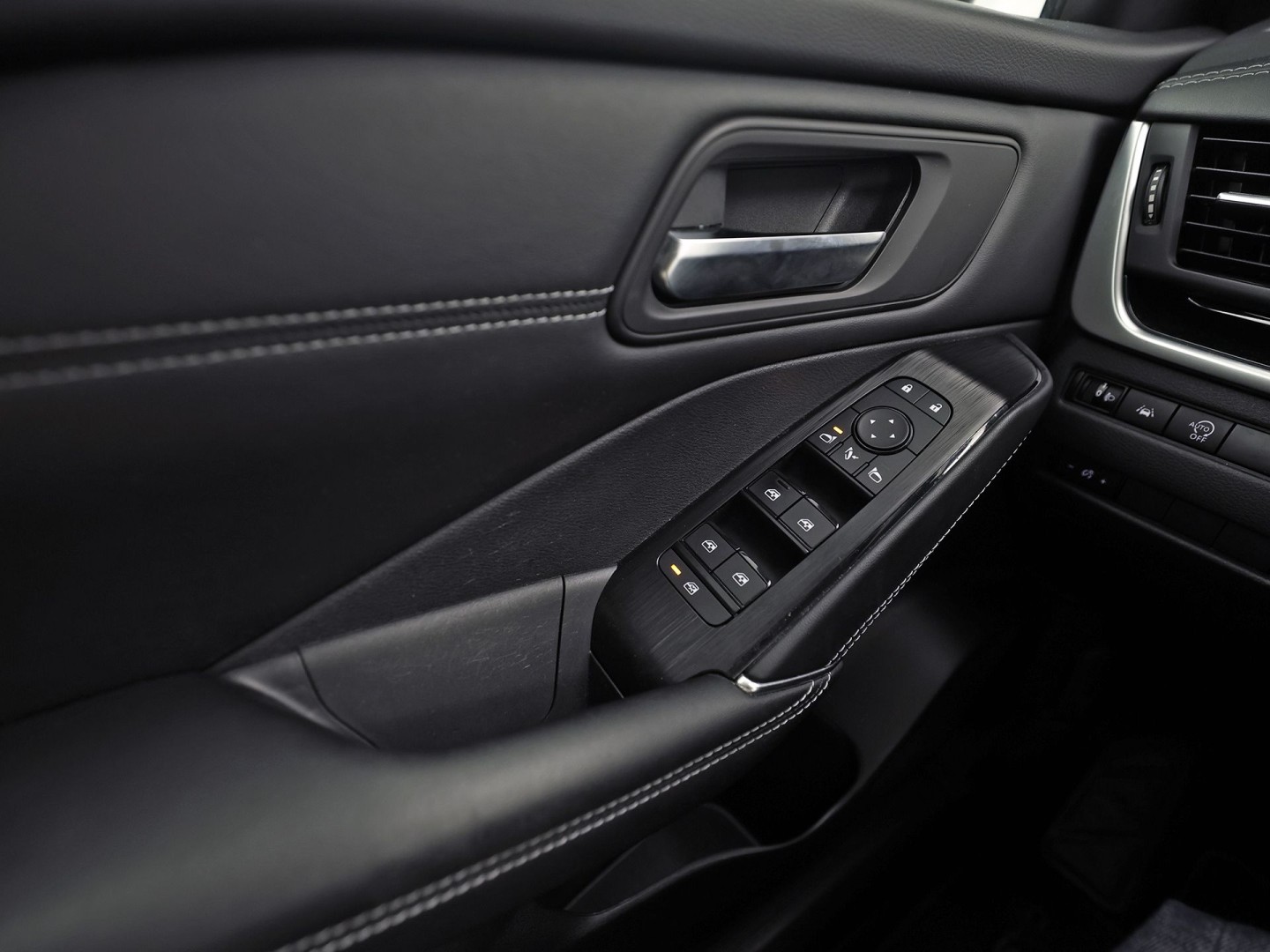 Nissan Qashqai 1.3 MHEV N-Style (GROOT NAVI, 1e EIGENAAR, APPLE CARPLAY, CLIMATE, 360 CAMERA, GETINT GLAS, SPORTSTOELEN, ADAPTIVE CRUISE, LANE ASSIST, NIEUWSTAAT)