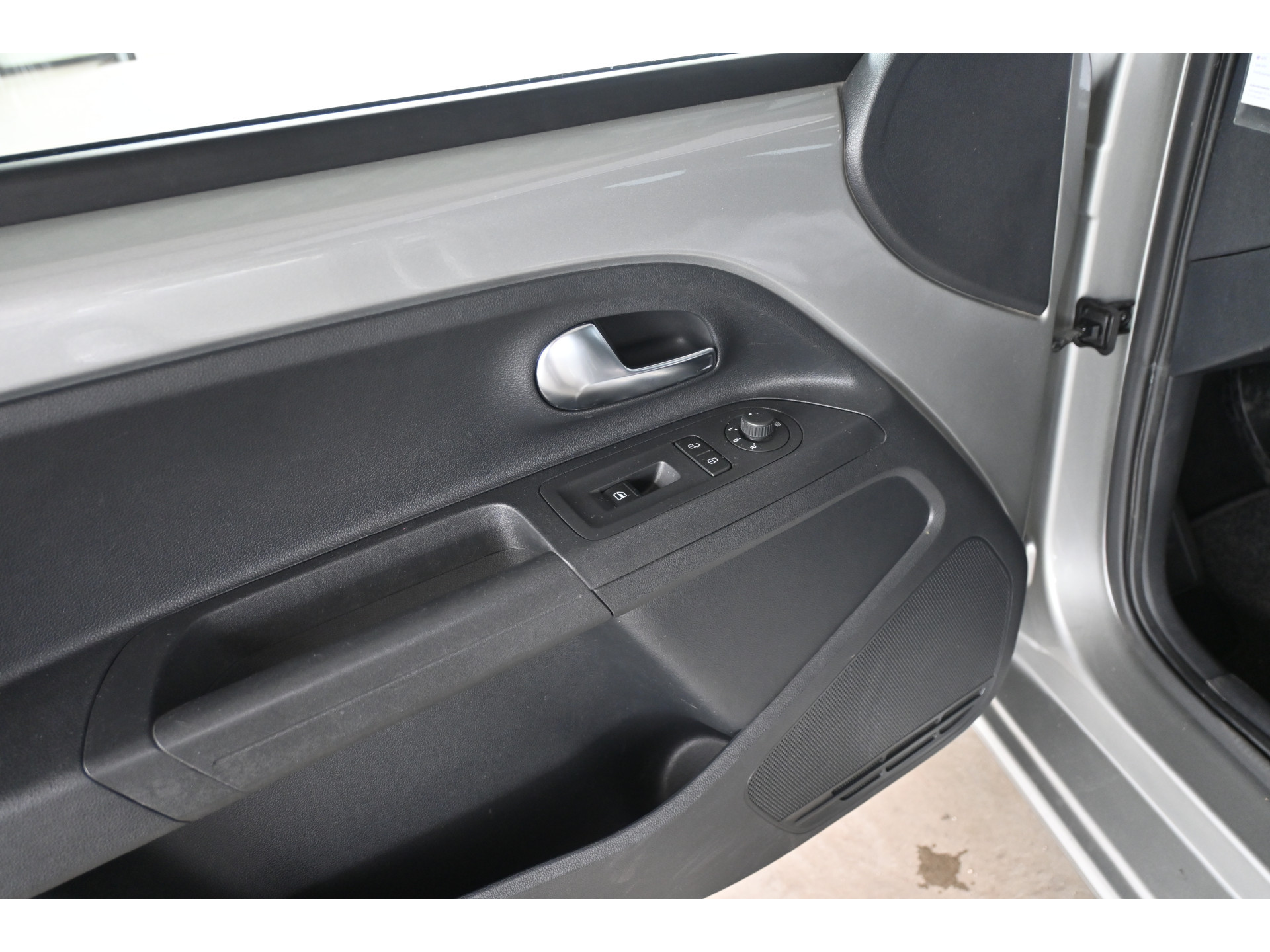 Volkswagen Up! 1.0 High Up! BlueMotion Airco Licht metaal Elektrisch Pakket! Goed Onderhouden! Inruil Mogelijk!