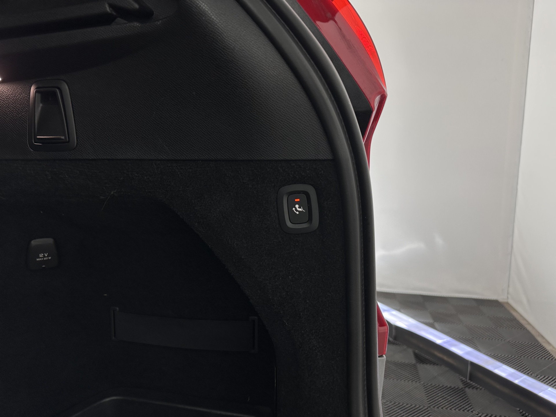 Volvo XC90 2.0 T8 R-Design Twin Engine AWD [ 7-Pers. ] (Plug-In) Aut. *PANO | LEATHER-ALCANTARA | FULL-LED | MEMORY-PACK | DIGI-COCKPIT | NAVI-FULLMAP | CARPLAY | ECC | HEATED-SPORTSEATS | LANE-ASSIST | PDC | HEAD-UP | TOWBAR | 20"ALU*