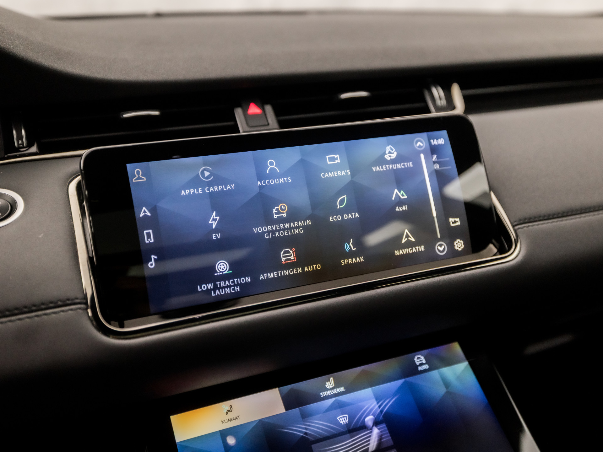 Land Rover Range Rover Evoque 1.5 P300e AWD R-Dynamic SE 309Pk Automaat (PANORAMADAK, APPLE CARPLAY, 360 CAMERA, MERIDIAN AUDIO, MEMORY SEATS, STUUR/STOELVERWARMING, ADAPTIVE CRUISE, VIRTUAL DASHBOARD, NIEUWSTAAT)