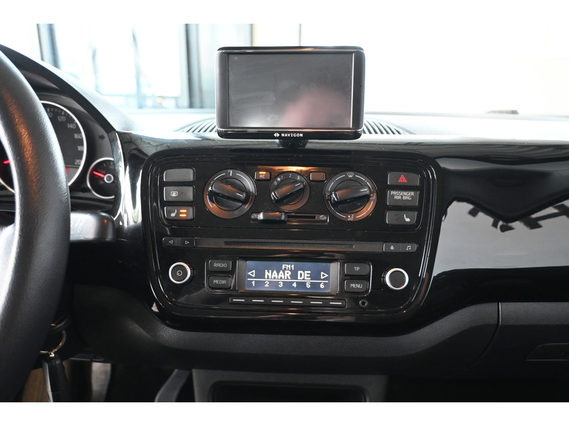 Volkswagen Up! 1.0 move up! Airco Stoelverwarming Goed Onderhouden! Inruil Mogelijk!
