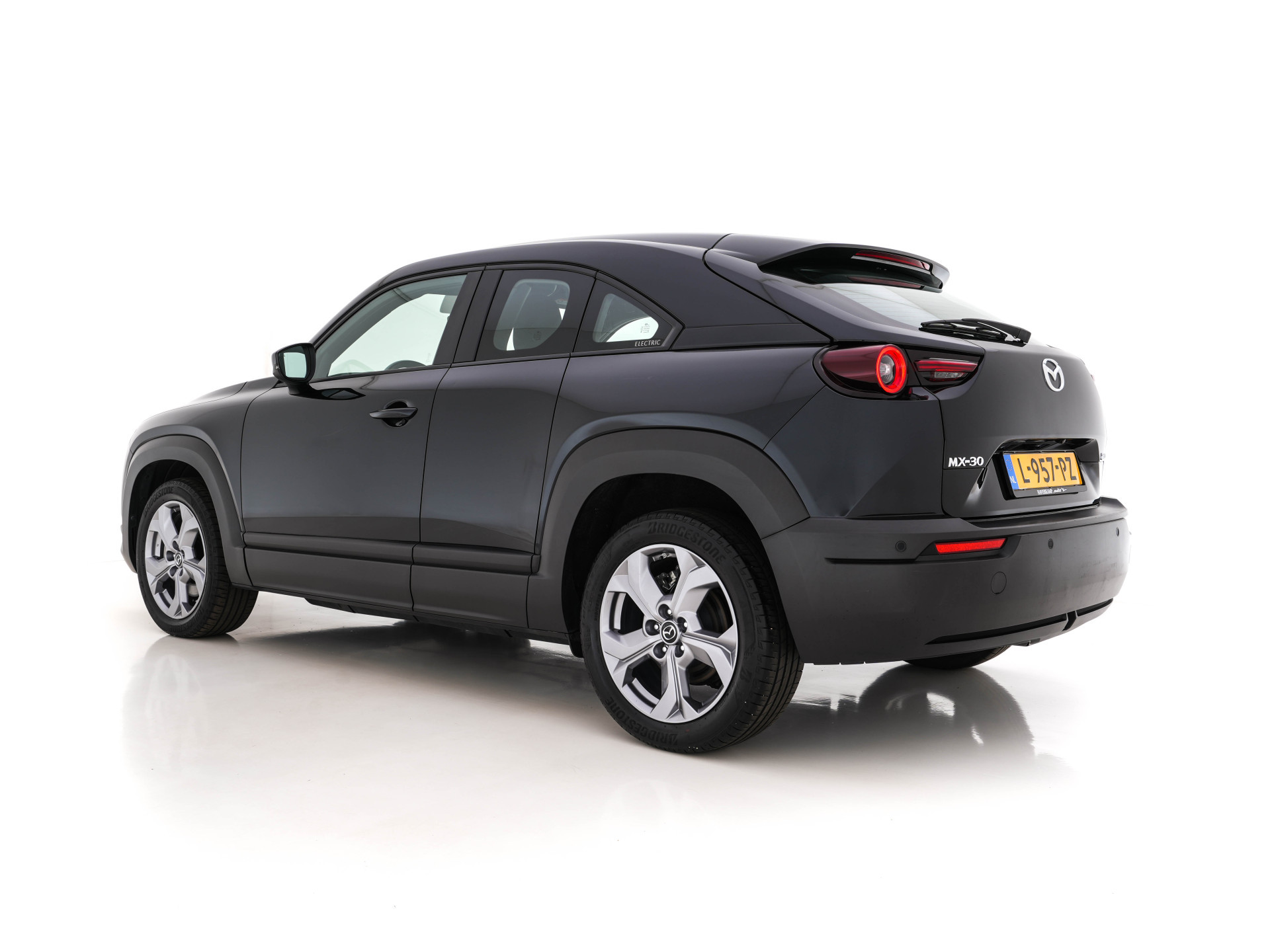 Mazda MX-30 e-SkyActiv 145 Comfort 36 kWh {SOH-94%} (INCL-BTW) *NAVI-FULLMAP | ADAPTIVE-CRUISE | BLIND-SPOT | FULL-LED | KEYLESS | CAMERA | DAB+ | HEAD-UP | DIGI-COCKPIT | COMFORT-SEATS | CCS-FASTLOADER | 18''ALU*